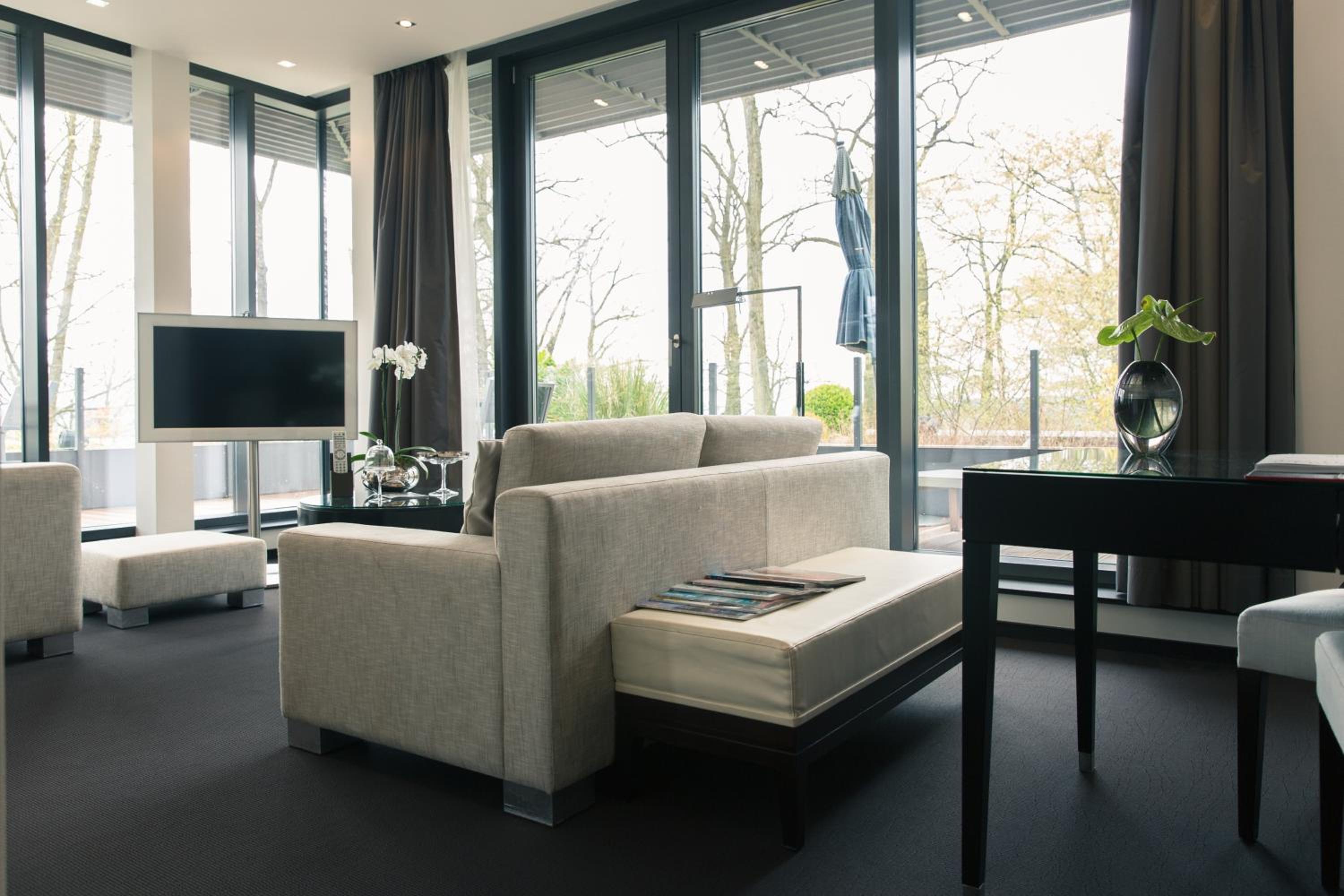 Suite with Balcony - Photo 3