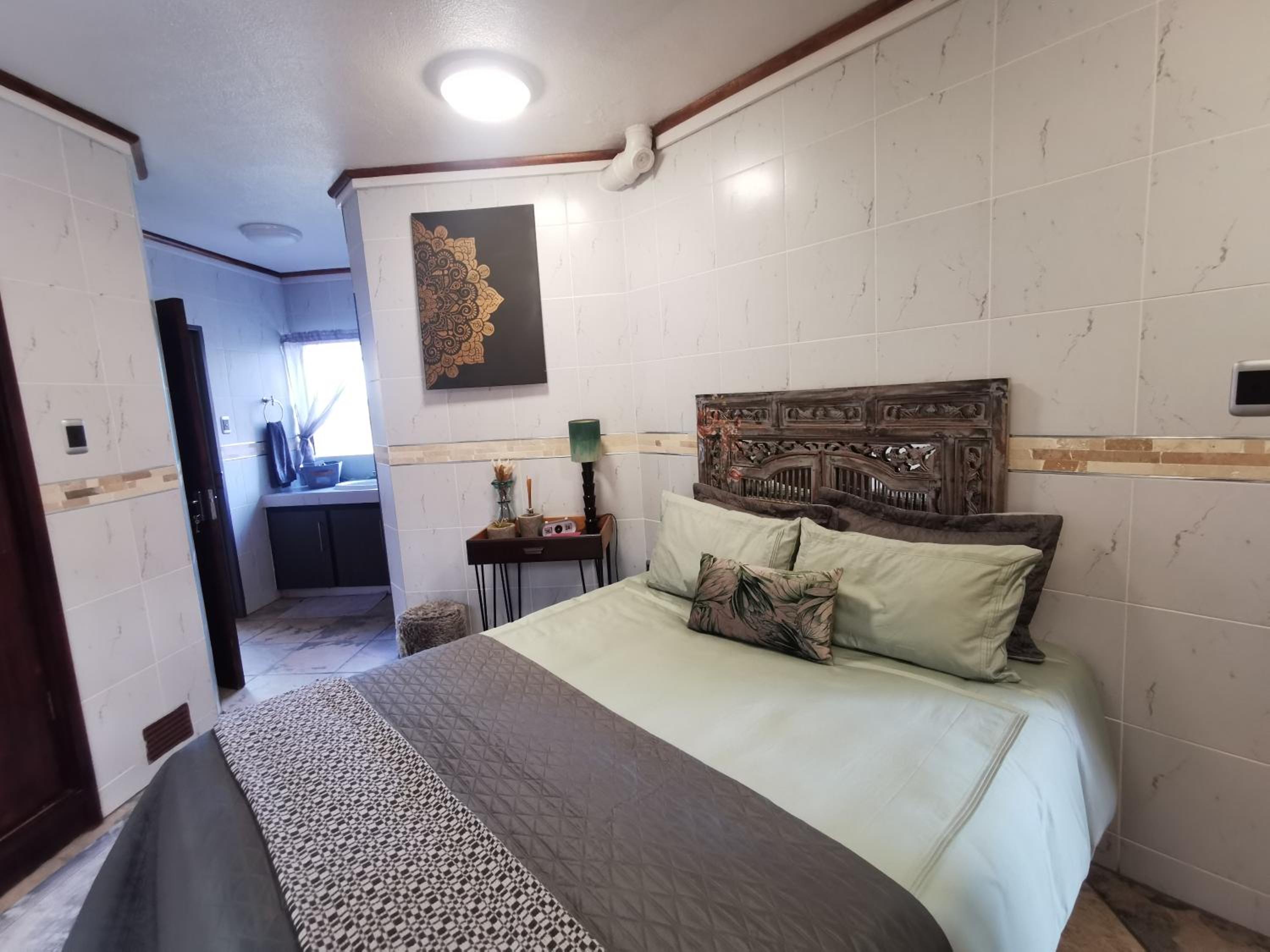Queen Room with Pool View