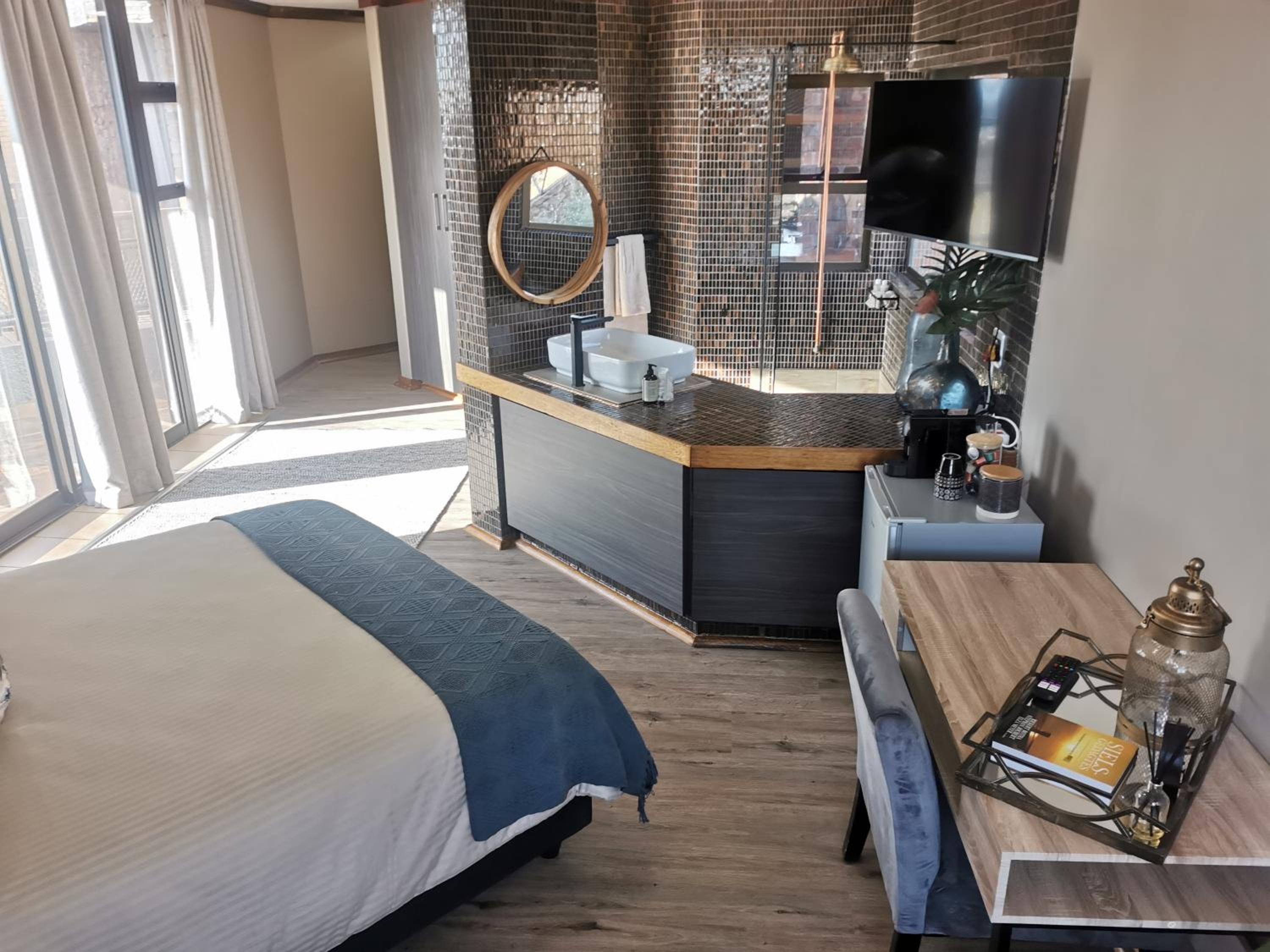 Queen Room with Garden View - Photo 1