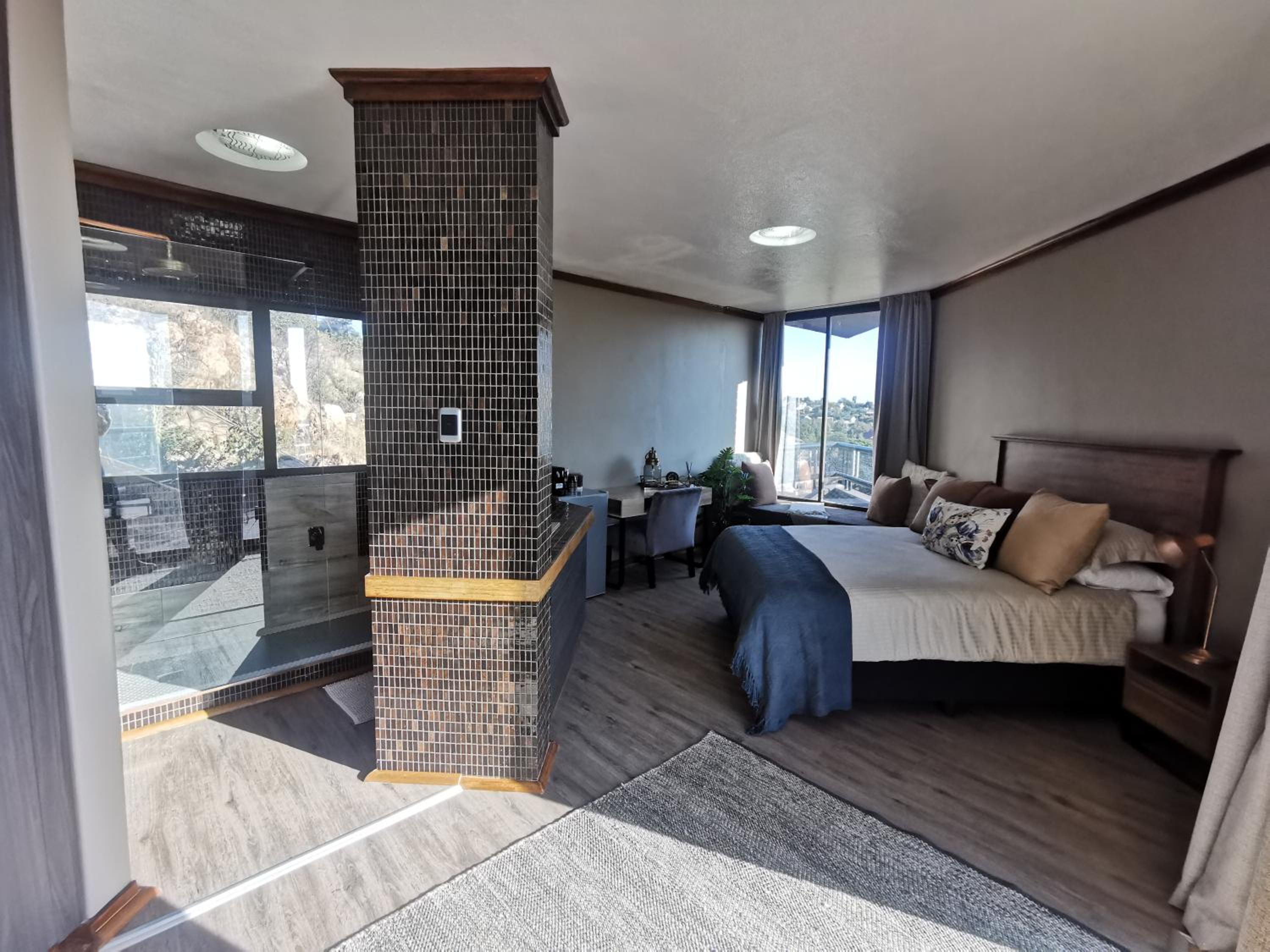 Queen Room with Garden View - Photo 3