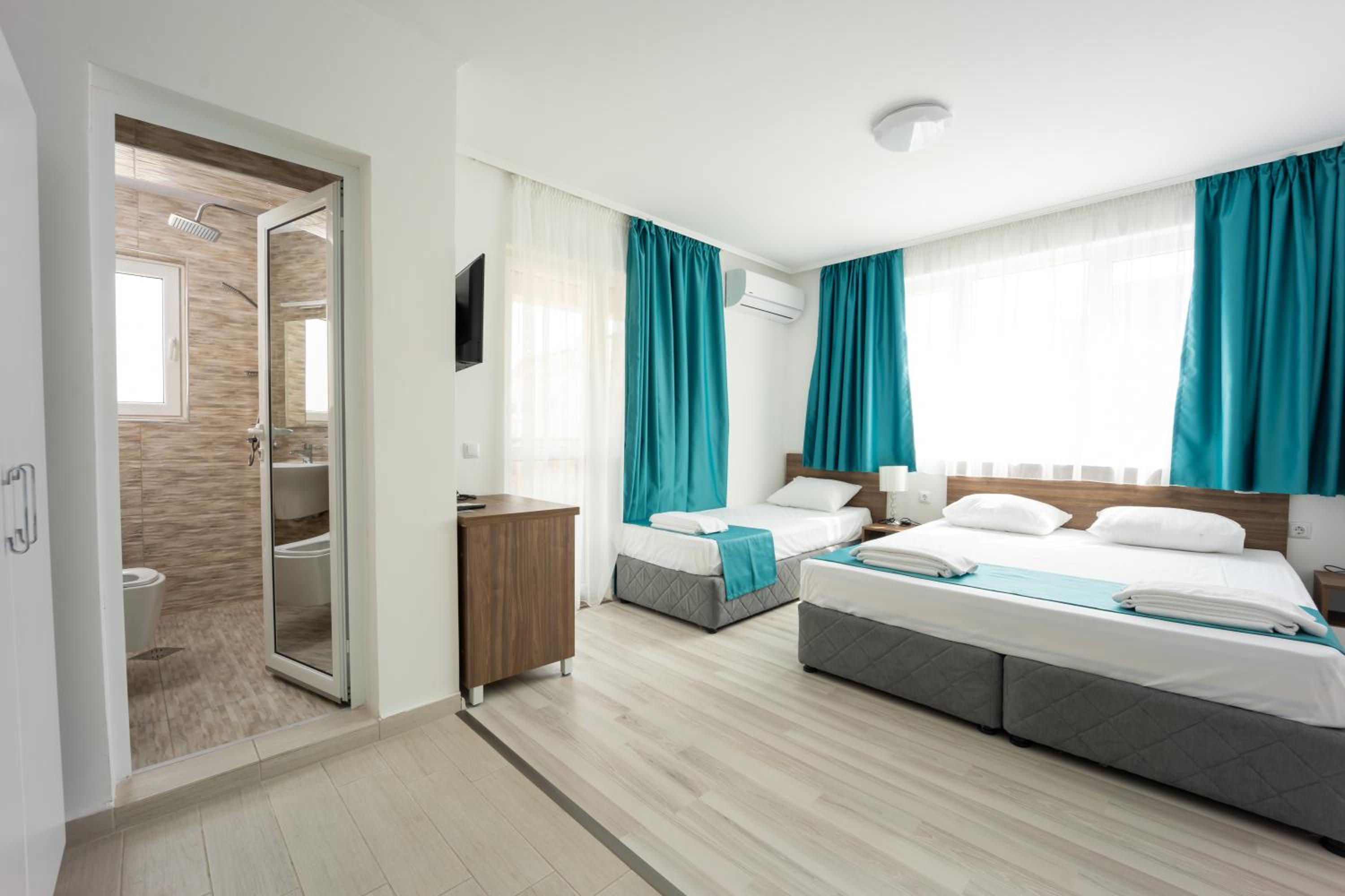 Triple Room with Balcony photo 3