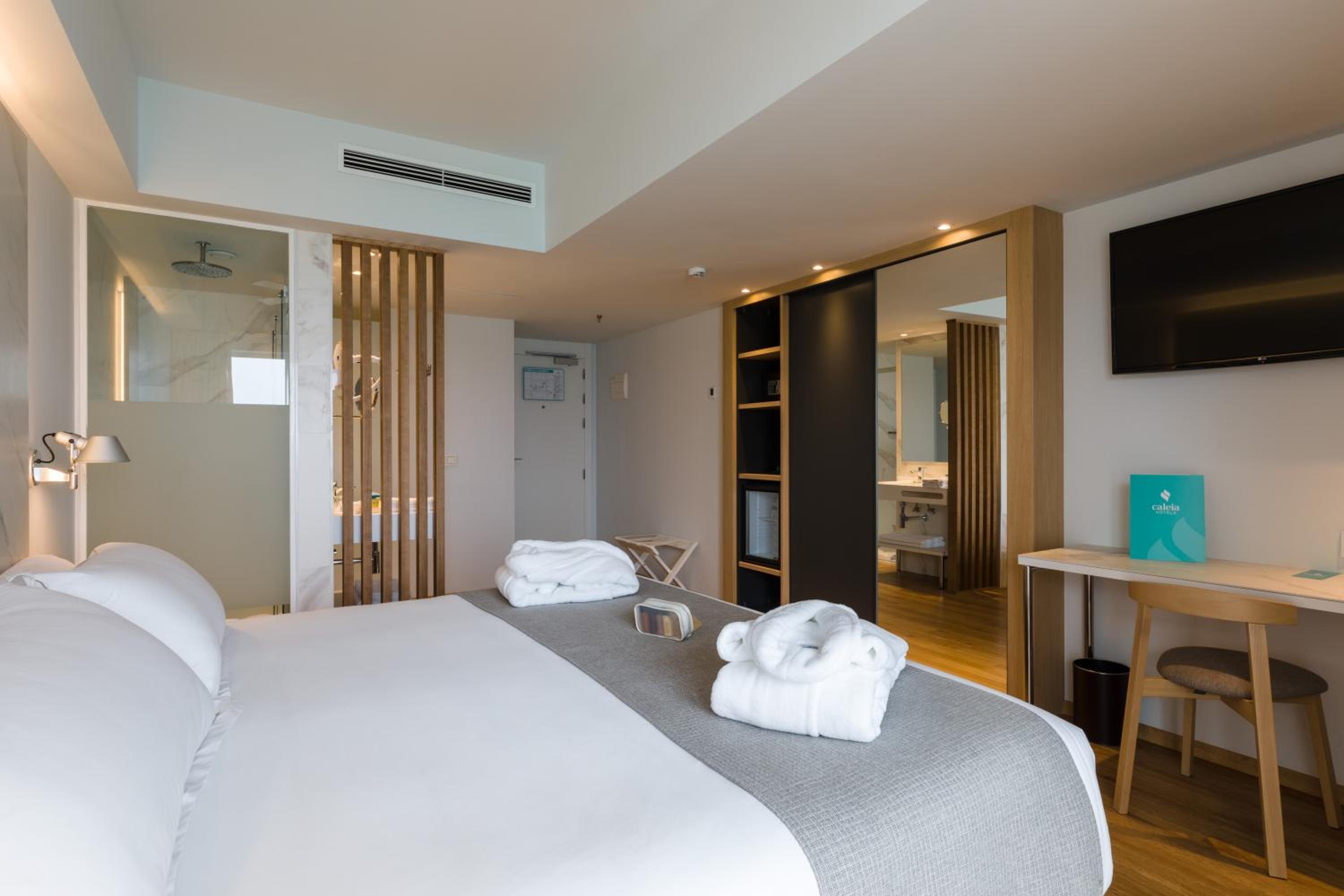 Double Room with Frontal Sea View - Photo 4