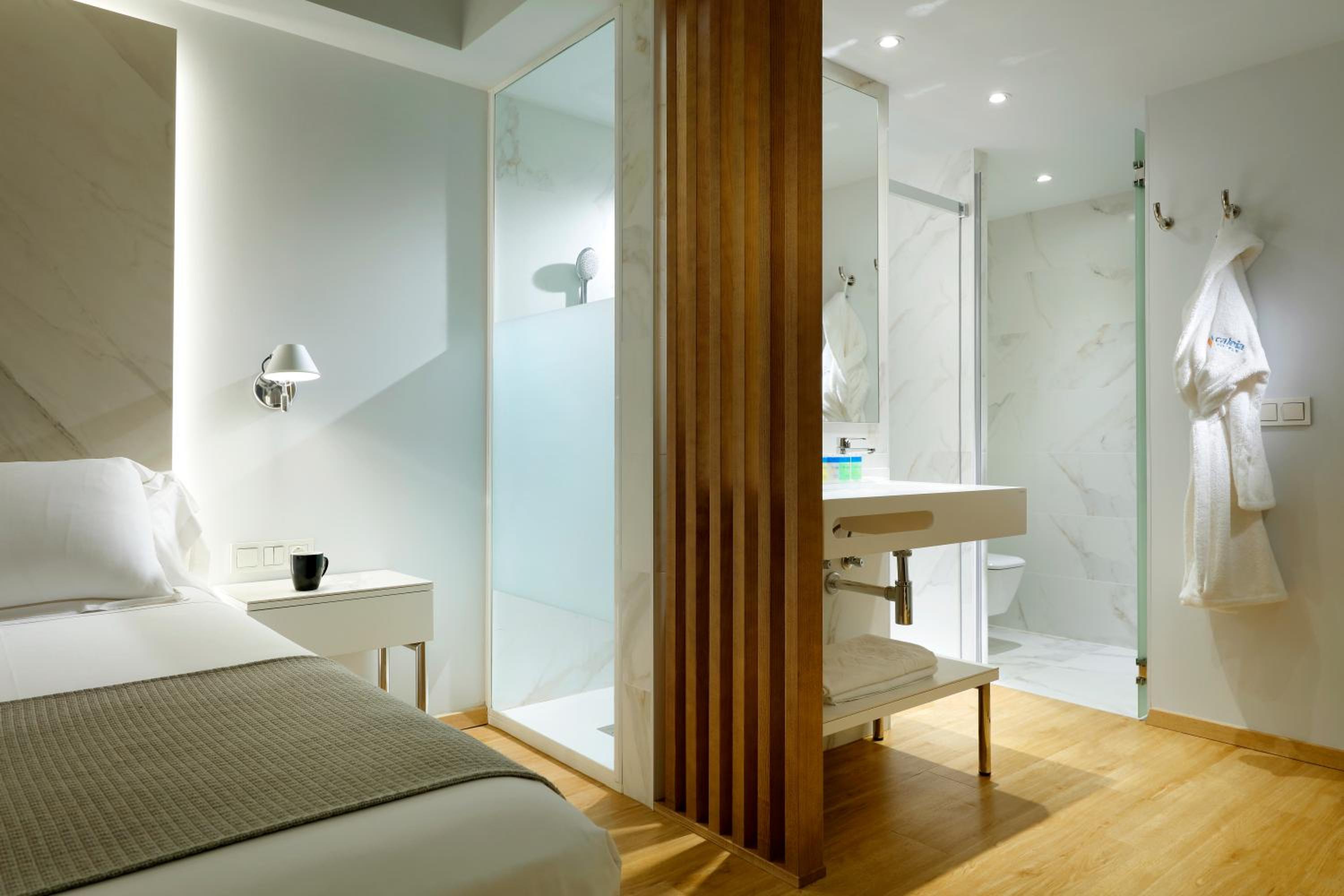 Double Room with Frontal Sea View - Photo 8