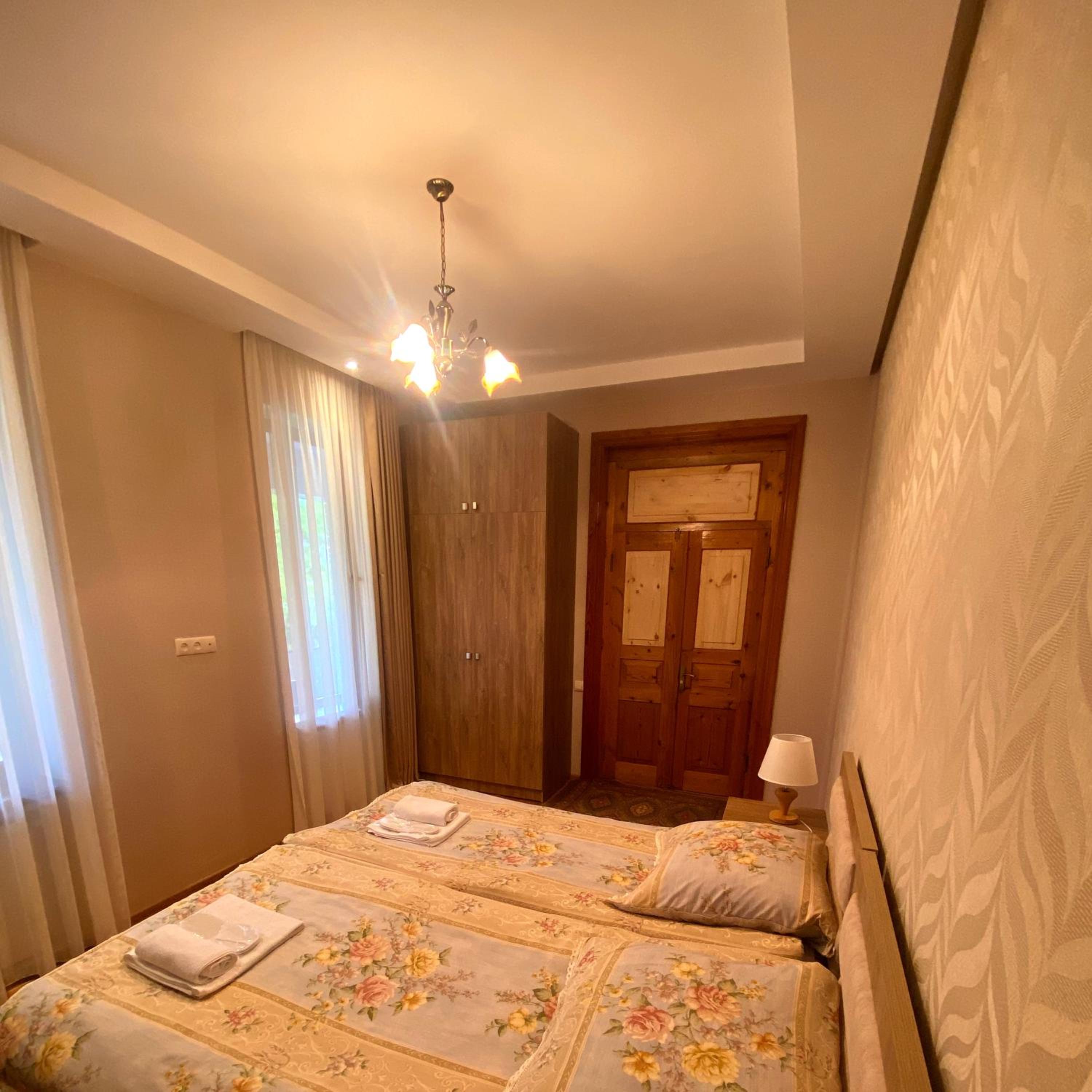 Twin Room with Private Bathroom photo 2