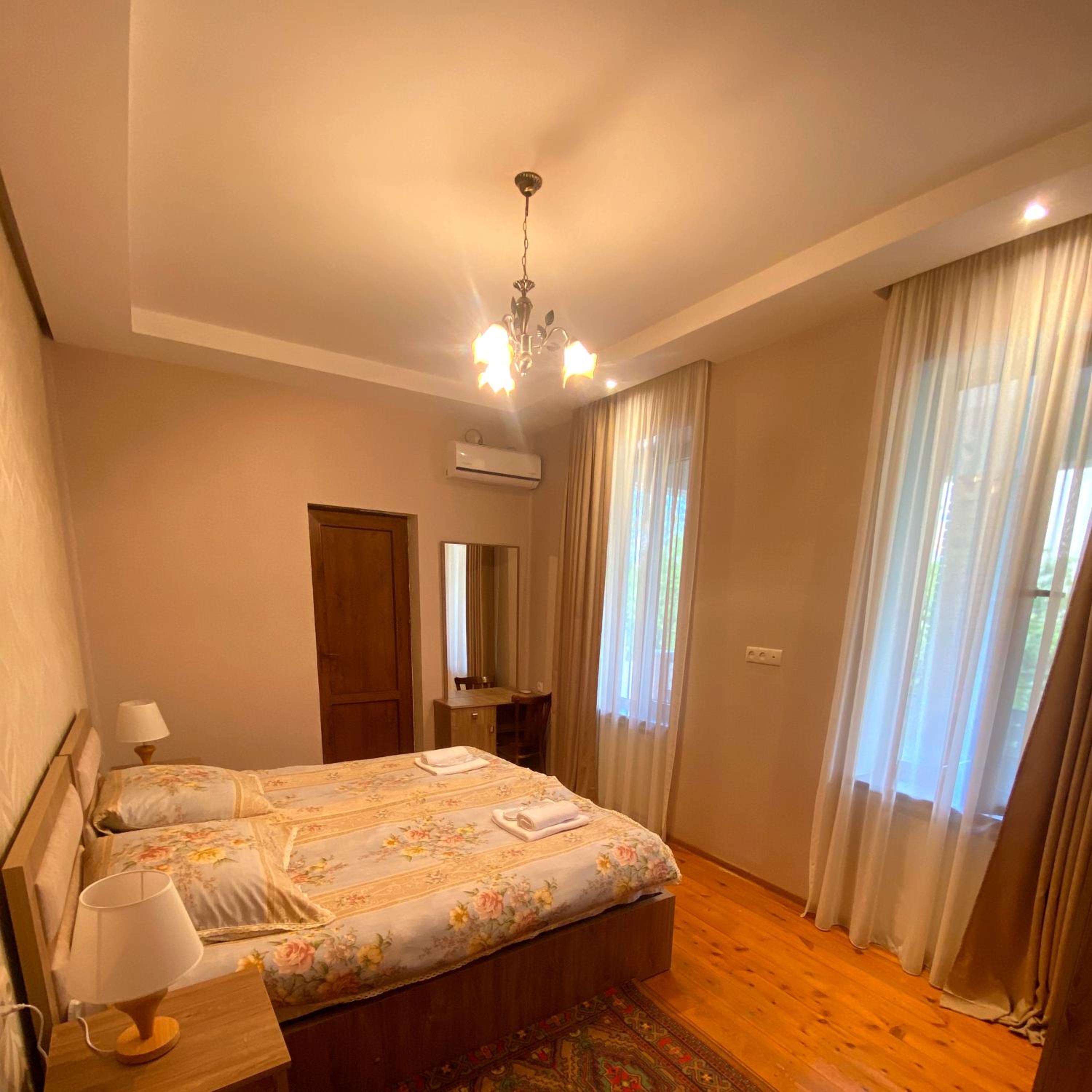 Twin Room with Private Bathroom photo 1