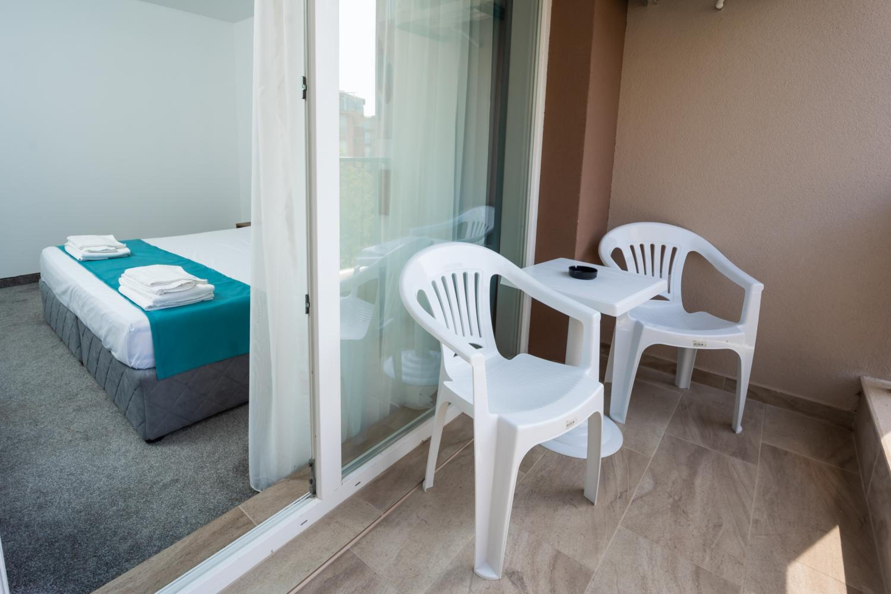 Twin Room with Balcony photo 3