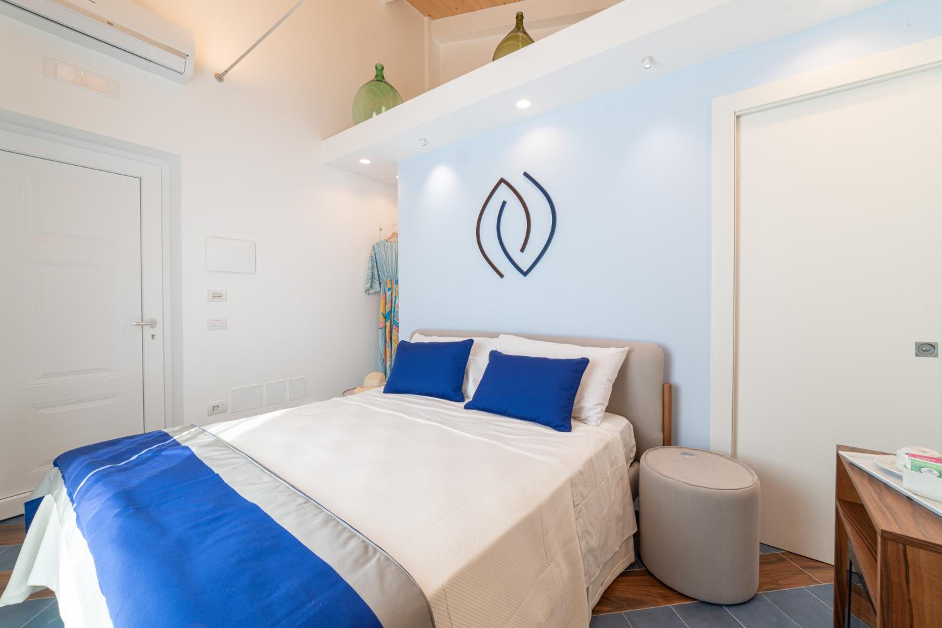 Deluxe Double Room with Balcony and Sea View
