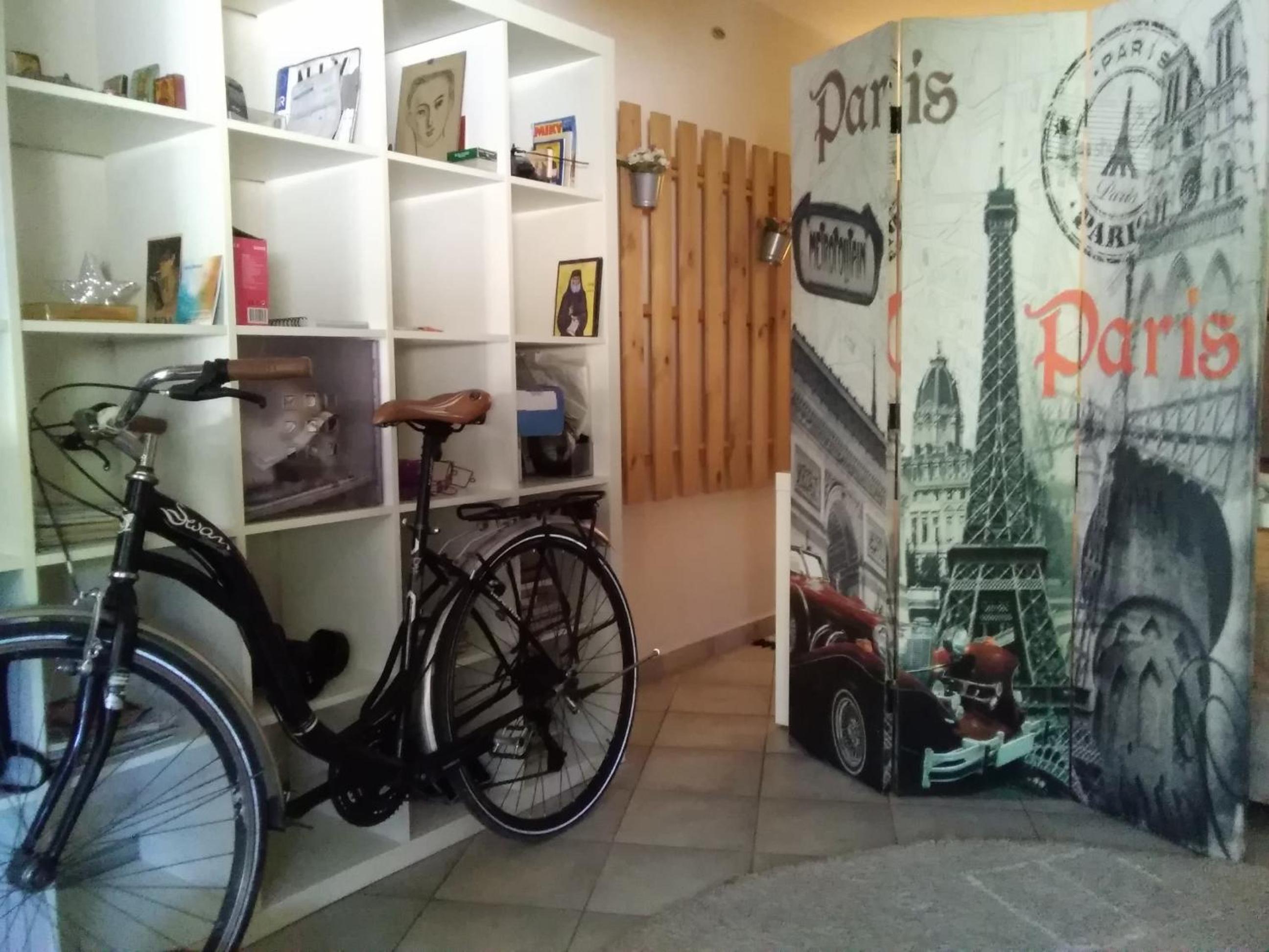One-Bedroom Apartment - Photo 3