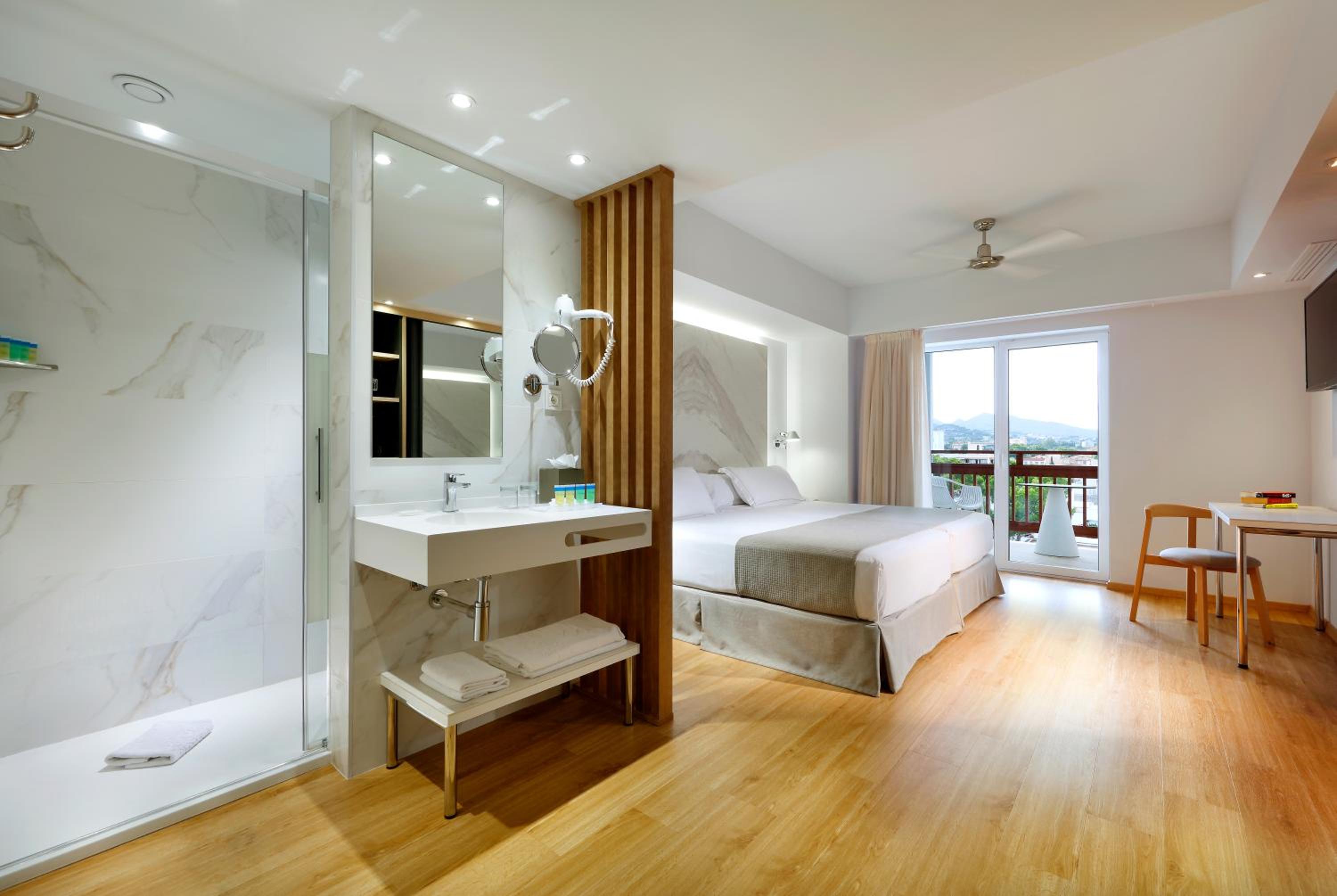 Double Room - Photo 3
