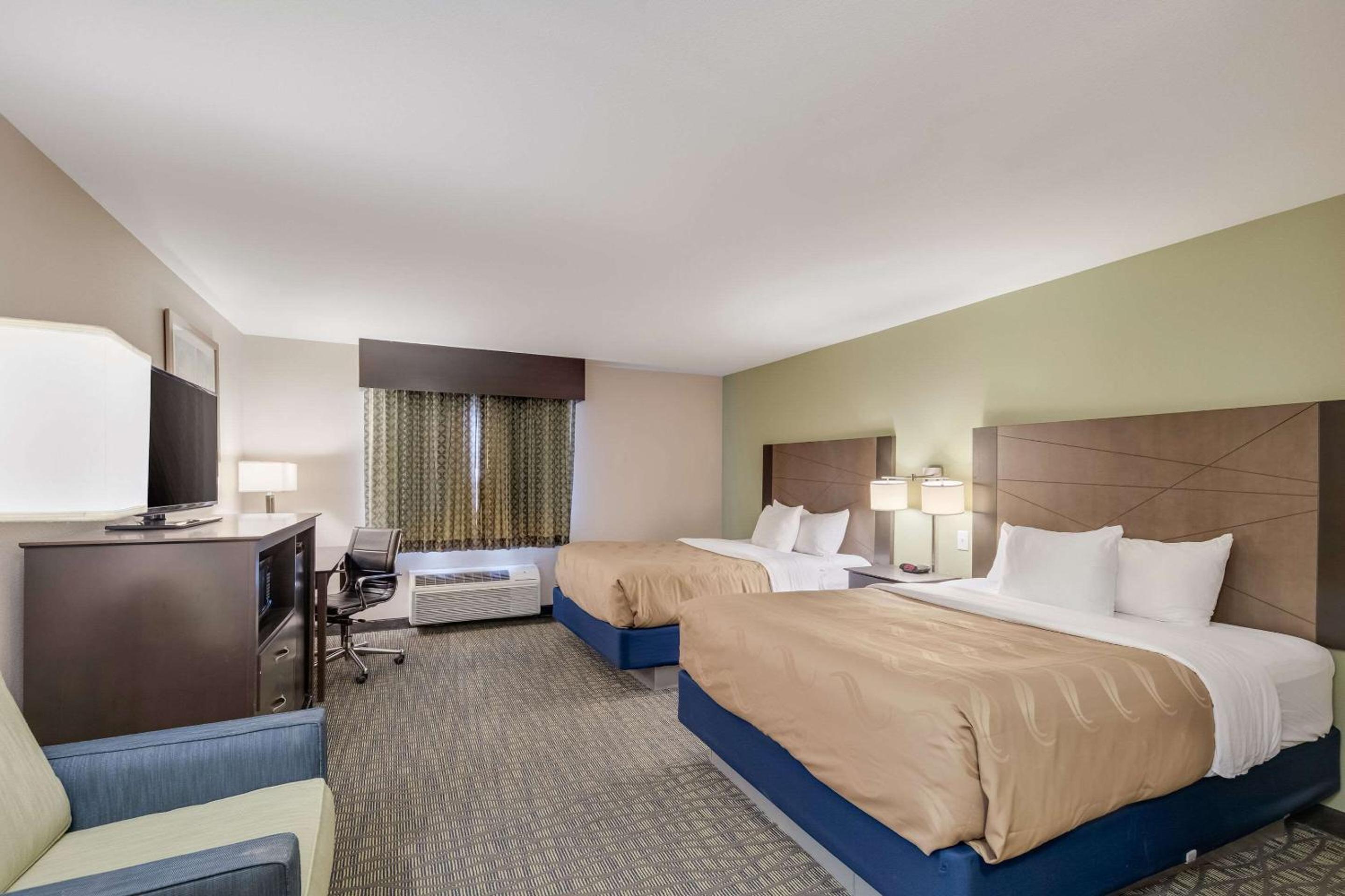 Standard Queen Room with Two Queen Beds - Non Smoking  photo 1