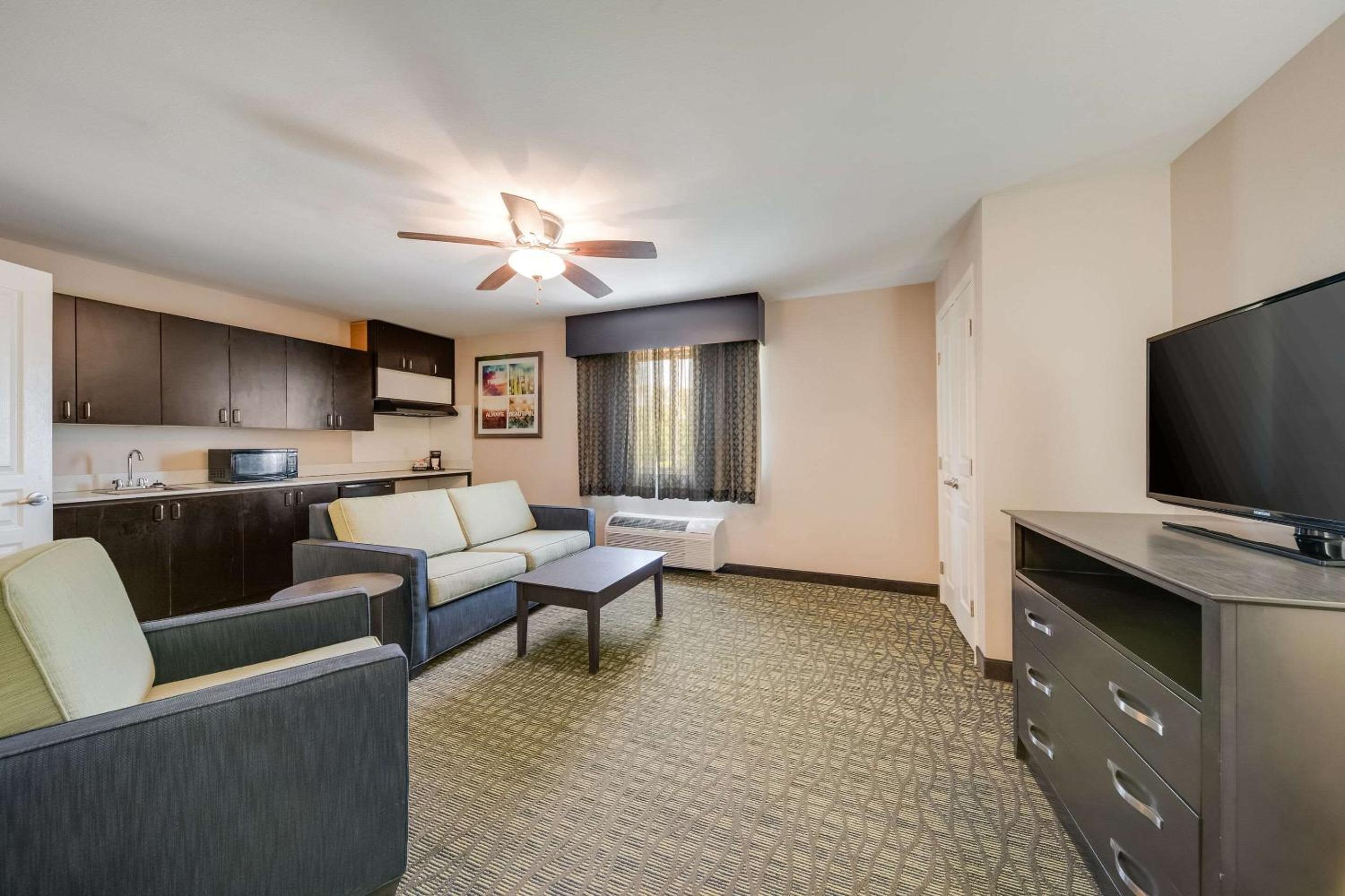 King Suite with Sofa Bed - Non Smoking photo 1