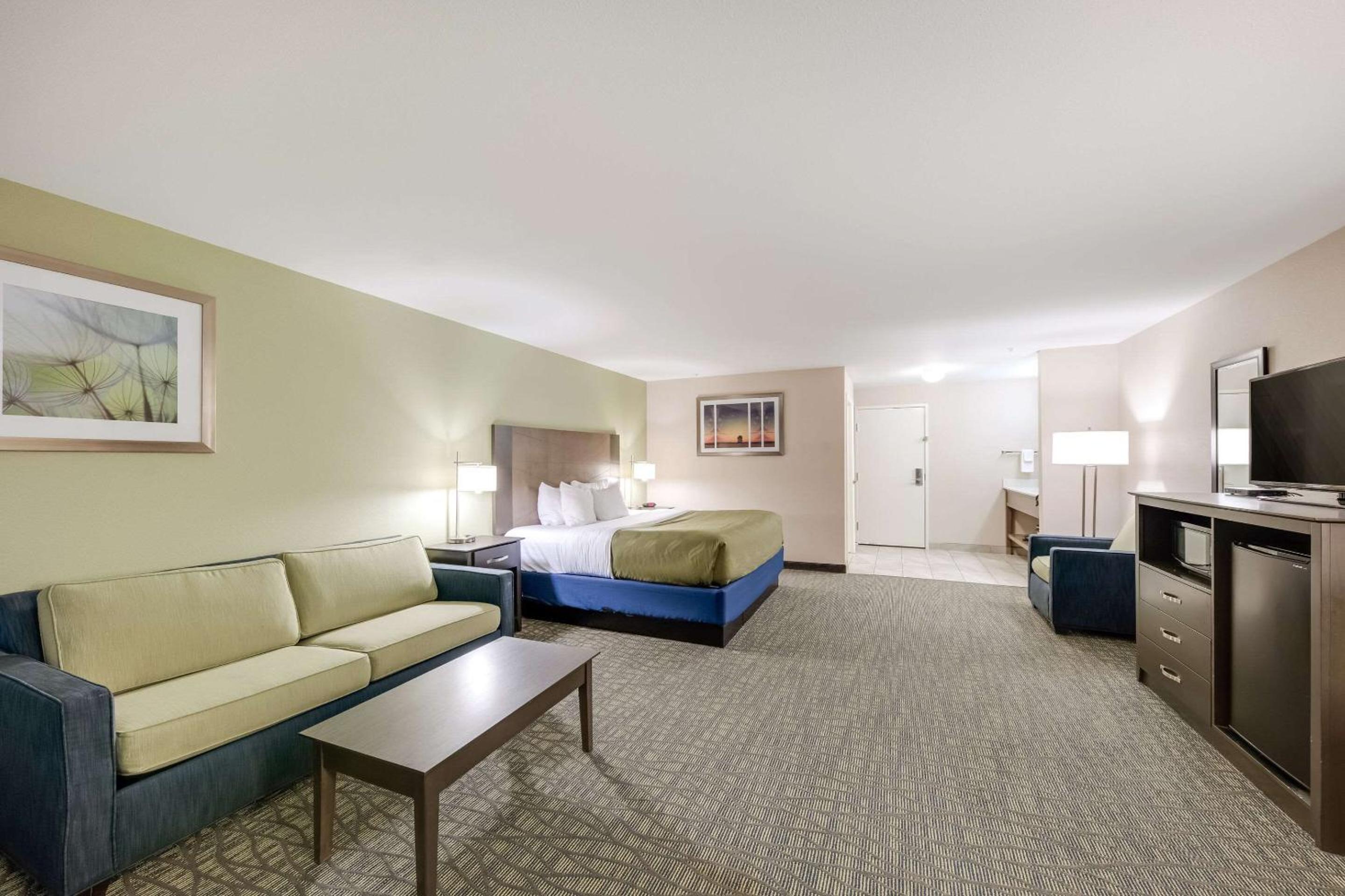 King Suite with Sofa Bed - Non Smoking photo 3
