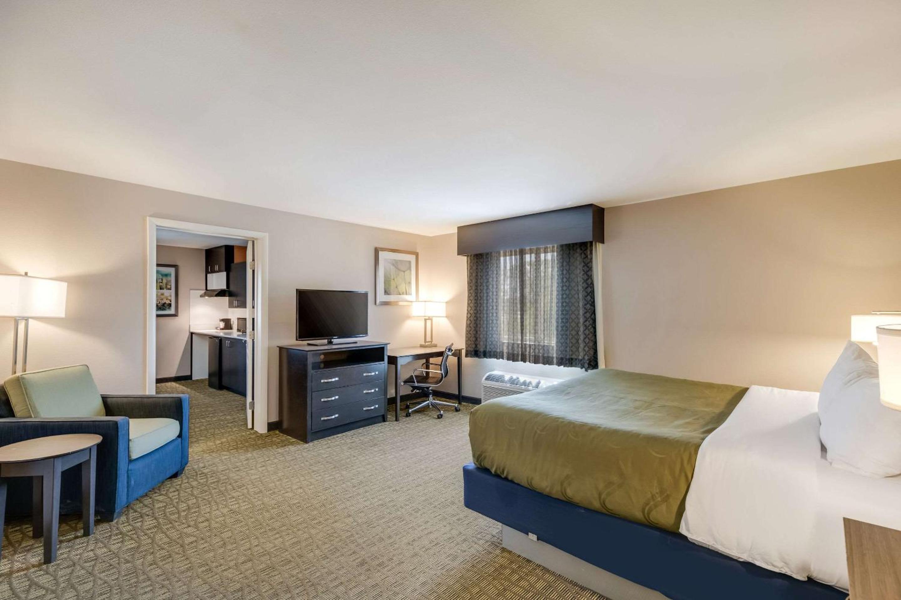 King Suite with Sofa Bed - Non Smoking photo 1