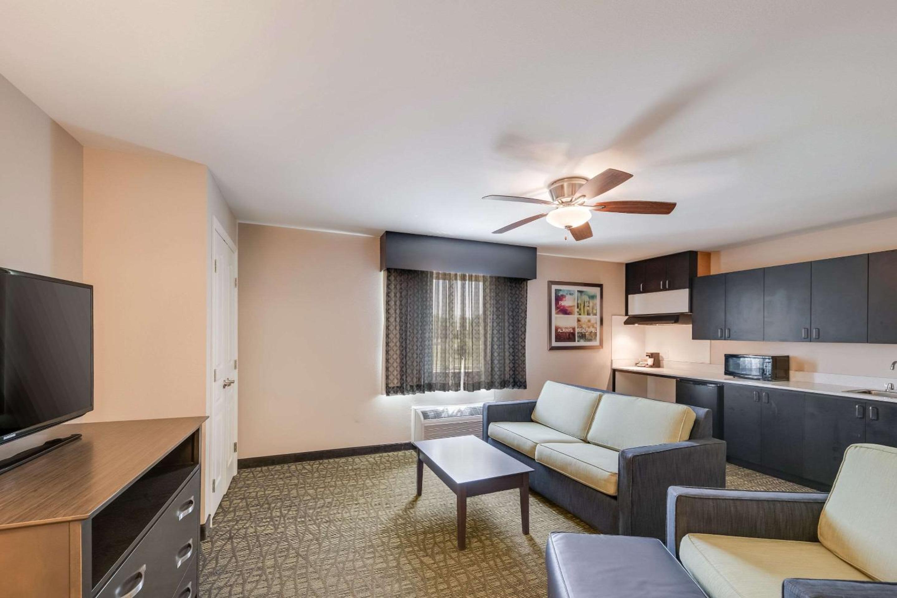 King Suite with Sofa Bed - Non Smoking photo 3