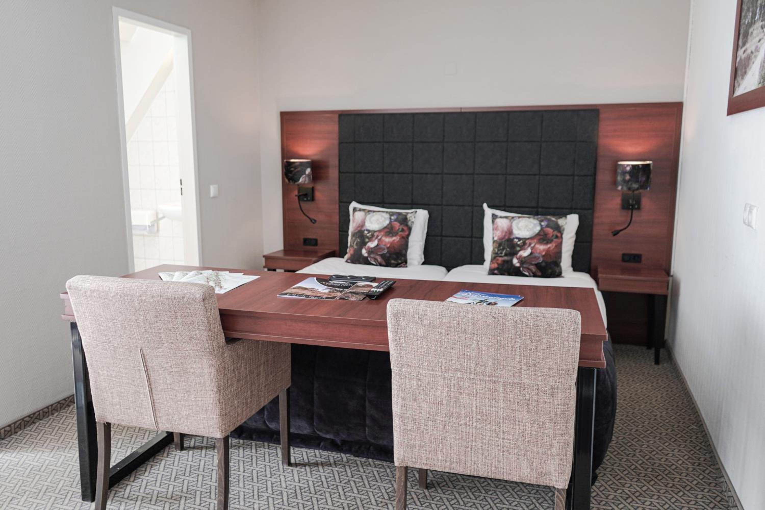 Family Room (2 Adults + 2 Children) - Photo 6