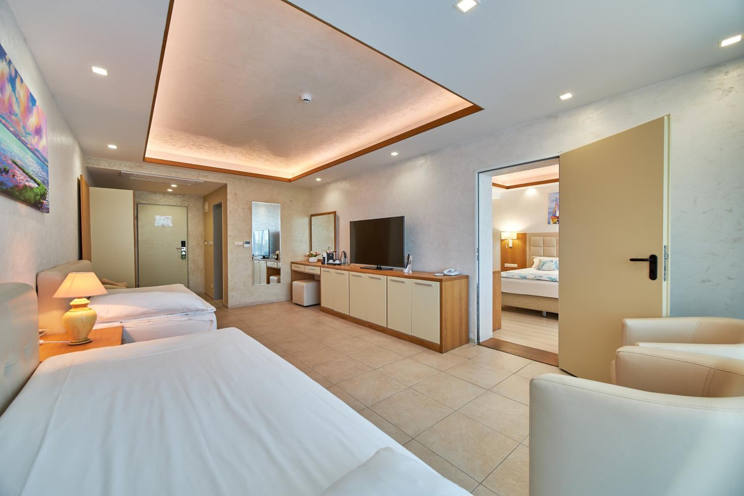 One-Bedroom Suite with Balcony and Side Sea View  - Photo 1