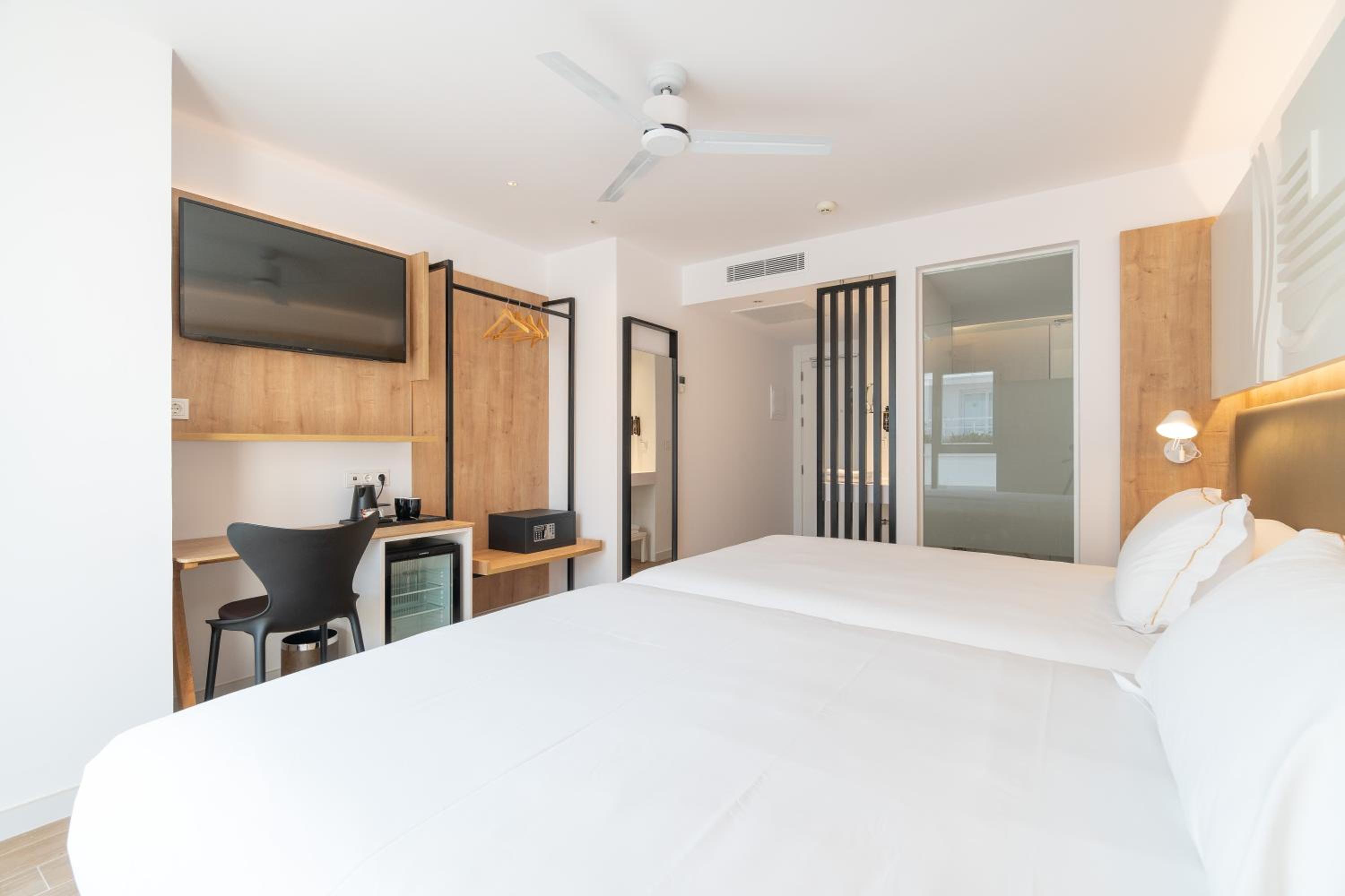 Double Room - Photo 12