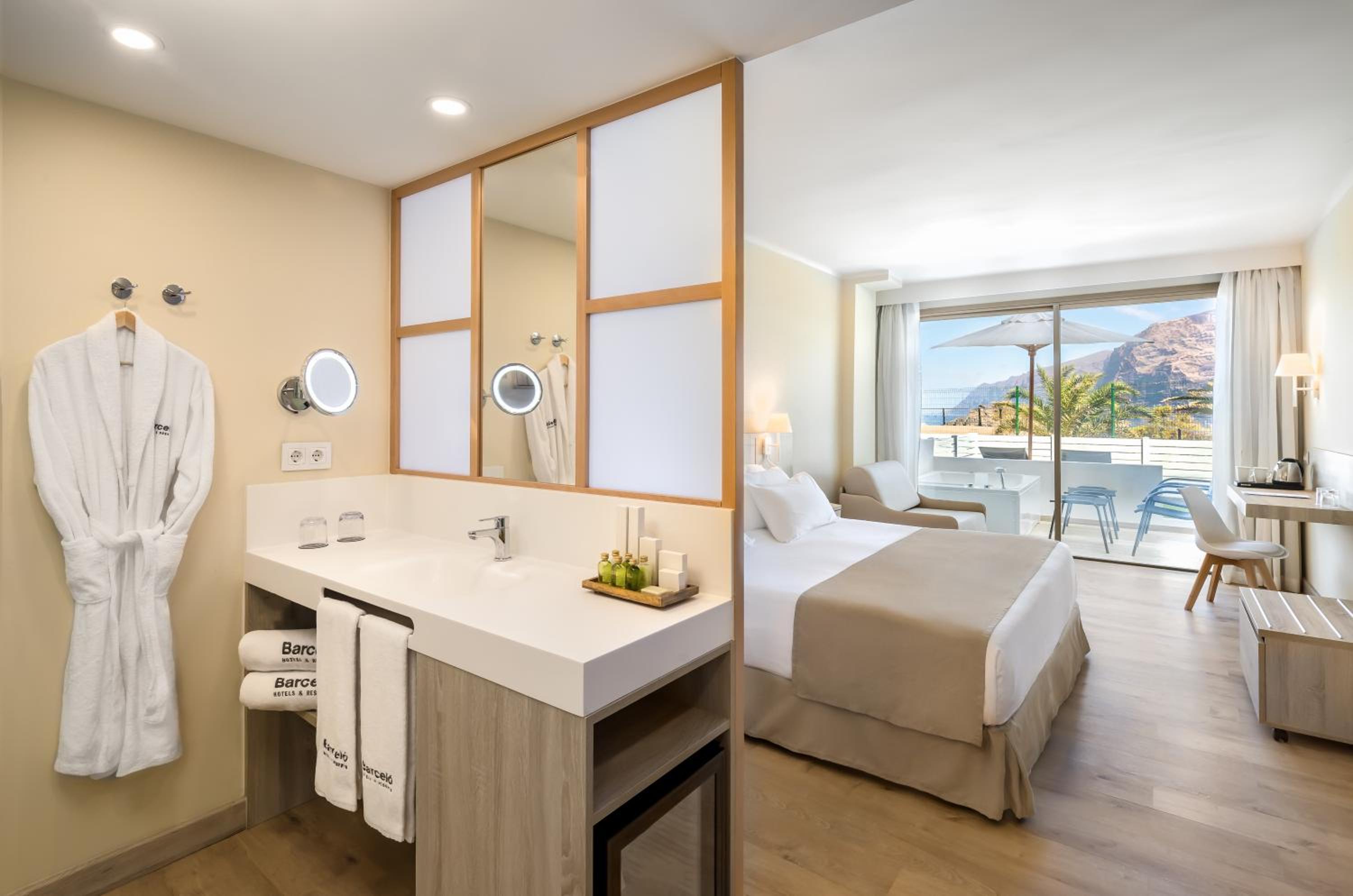 Deluxe Double or Twin Room with Garden View and Hot Tub