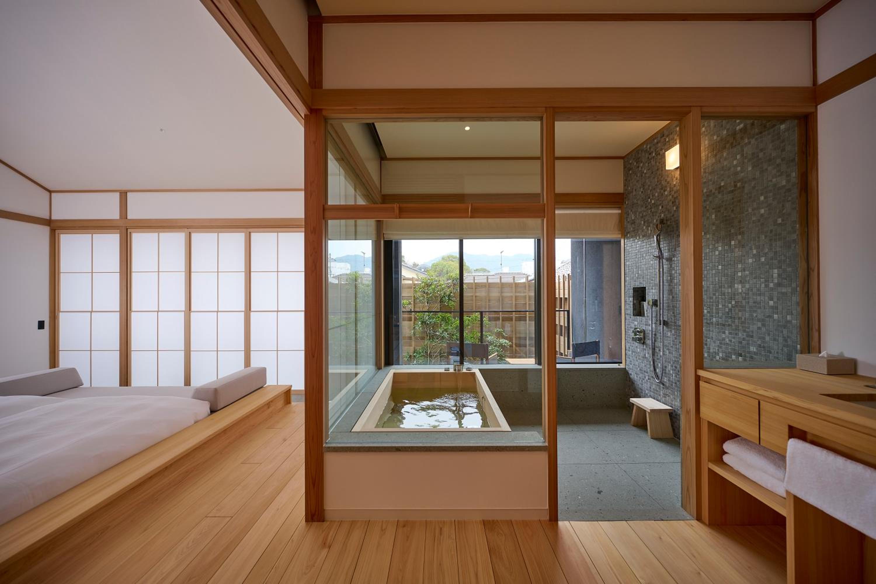 Twin Room with Balcony - Photo 5