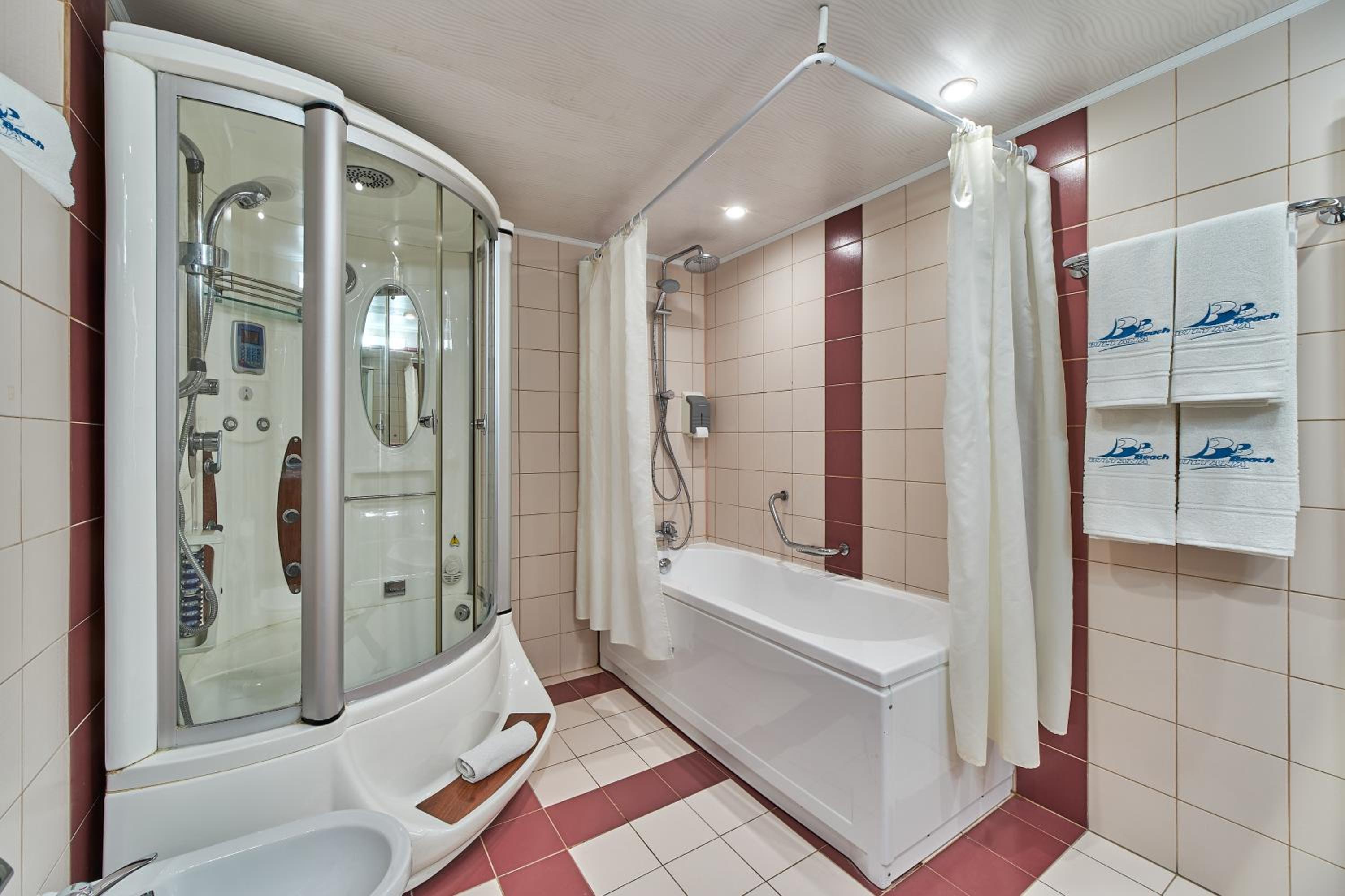 One-Bedroom Suite with Balcony and Side Sea View  - Photo 2