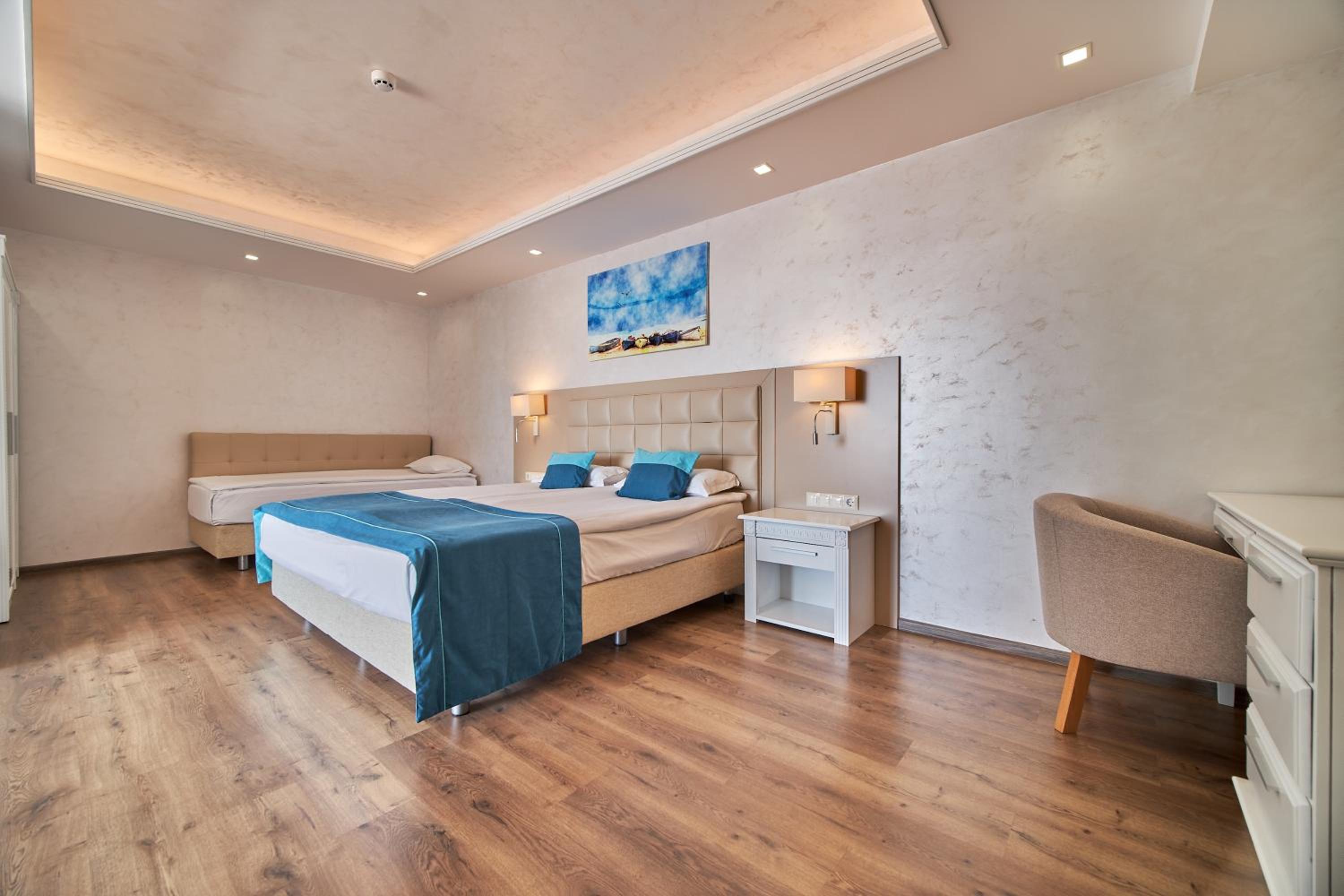 Deluxe Junior Suite with Terrace and Front Sea View  - Photo 1