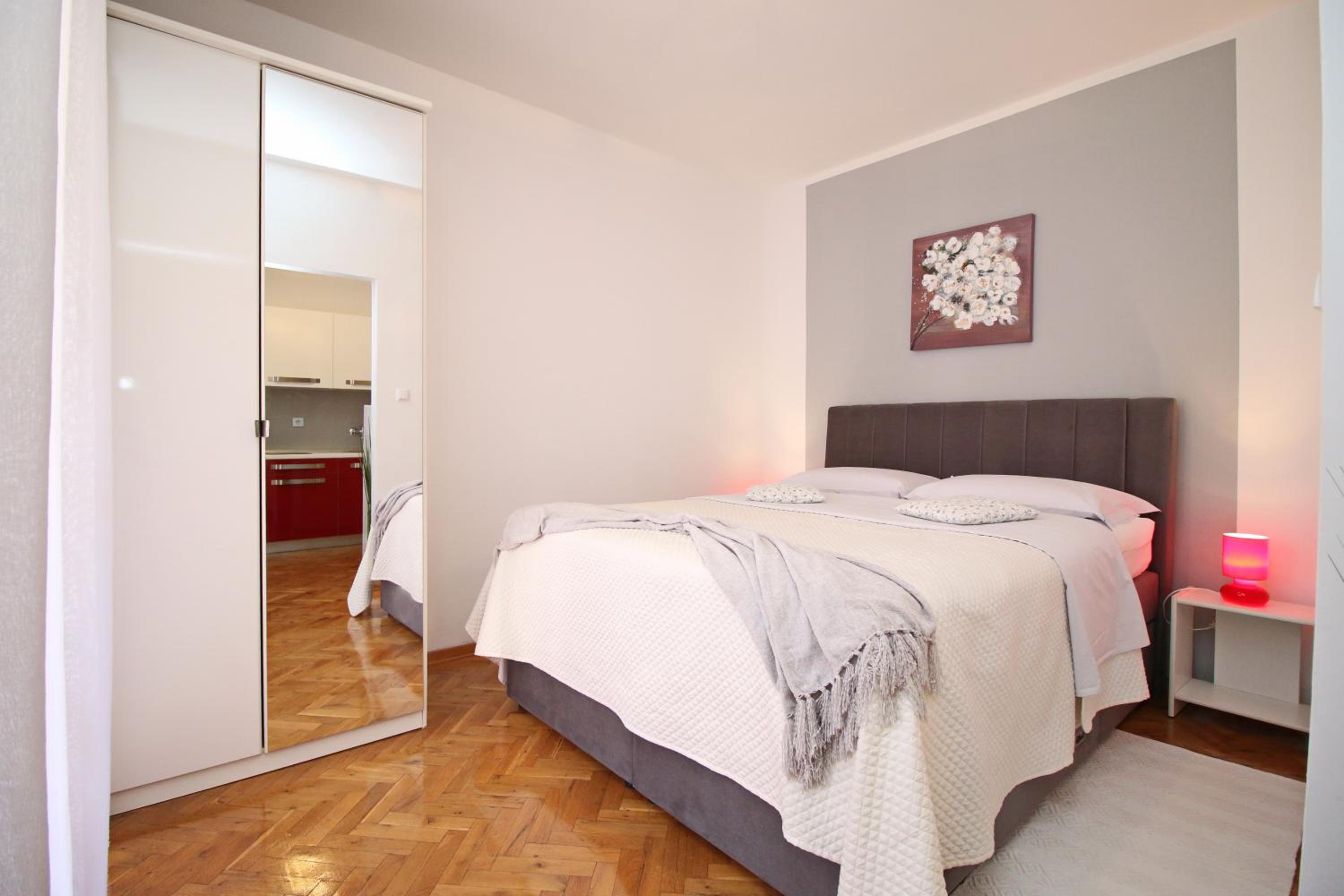 Studio Apartment photo 2