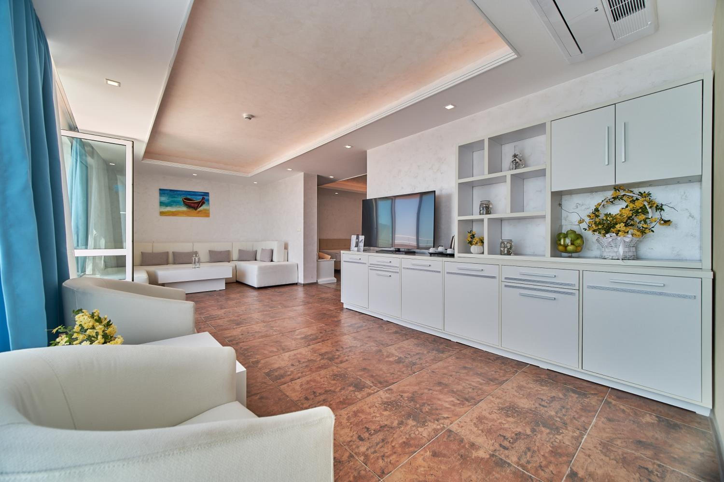 Deluxe Junior Suite with Terrace and Front Sea View  - Photo 5