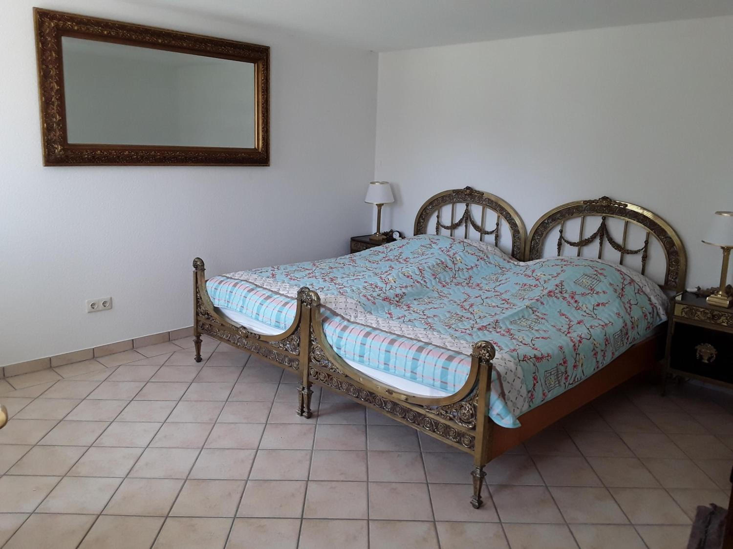 Two-Bedroom Apartment with Bath photo 2