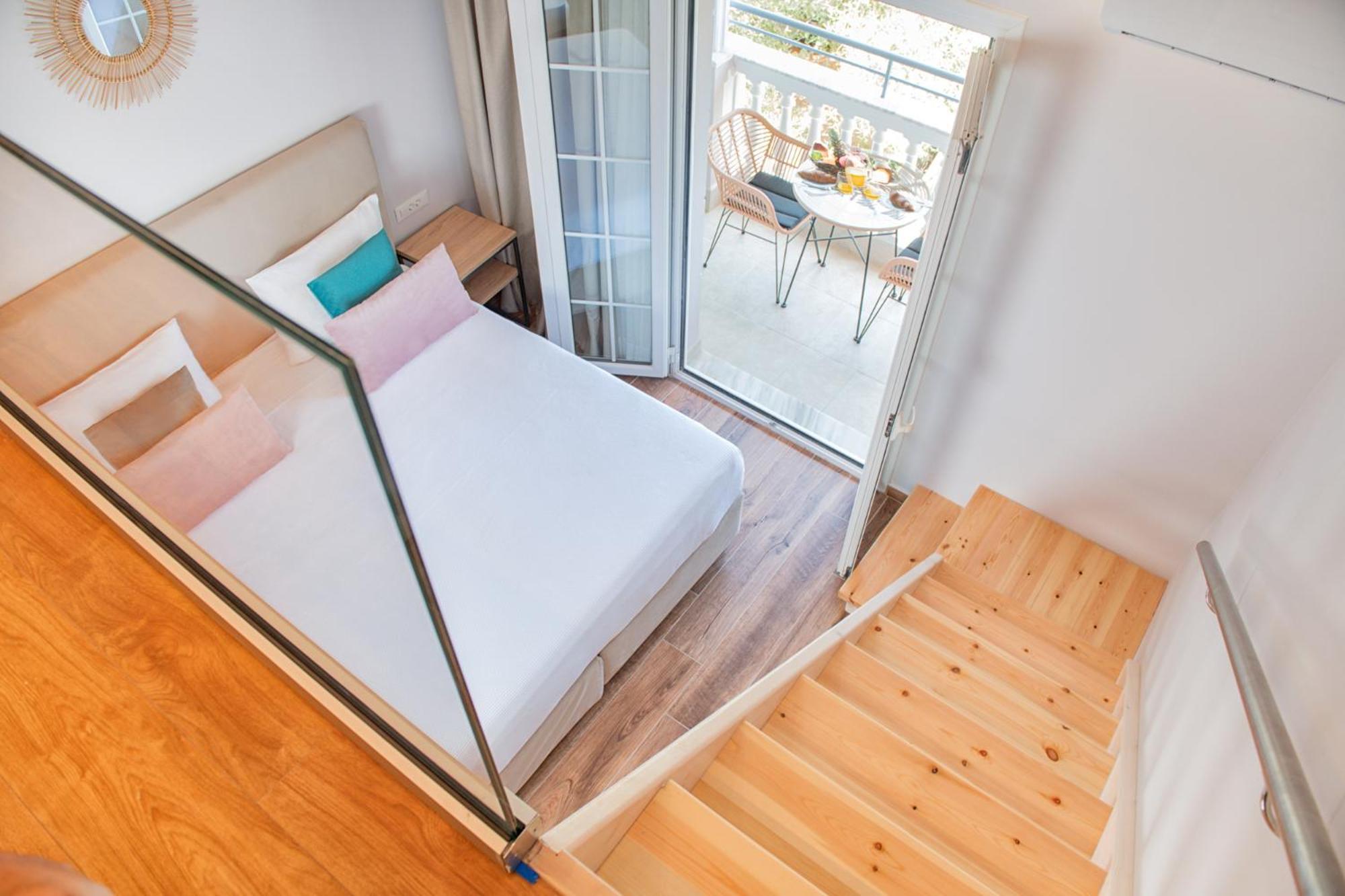 Studio - Split Level photo 1