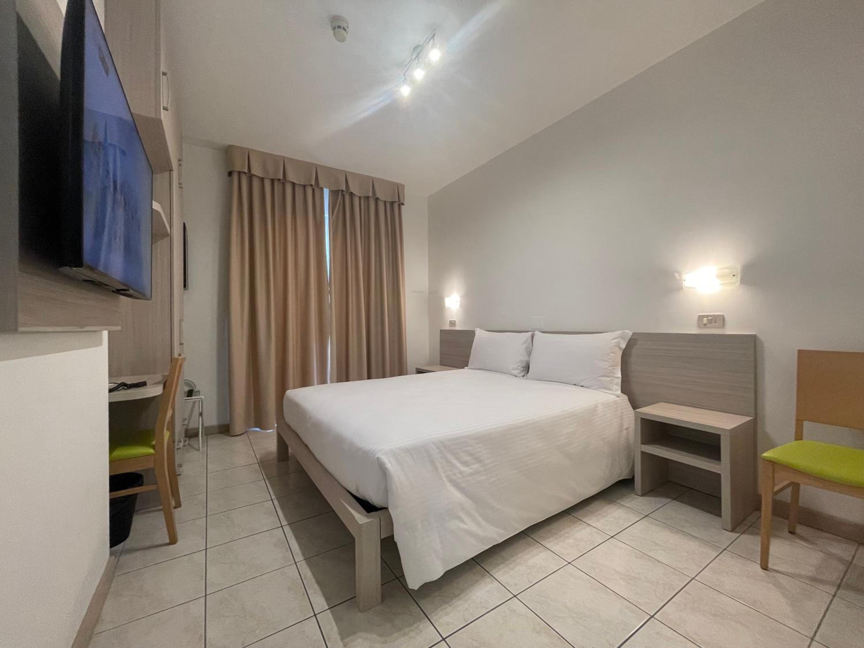 Standard Double Room - Photo 6