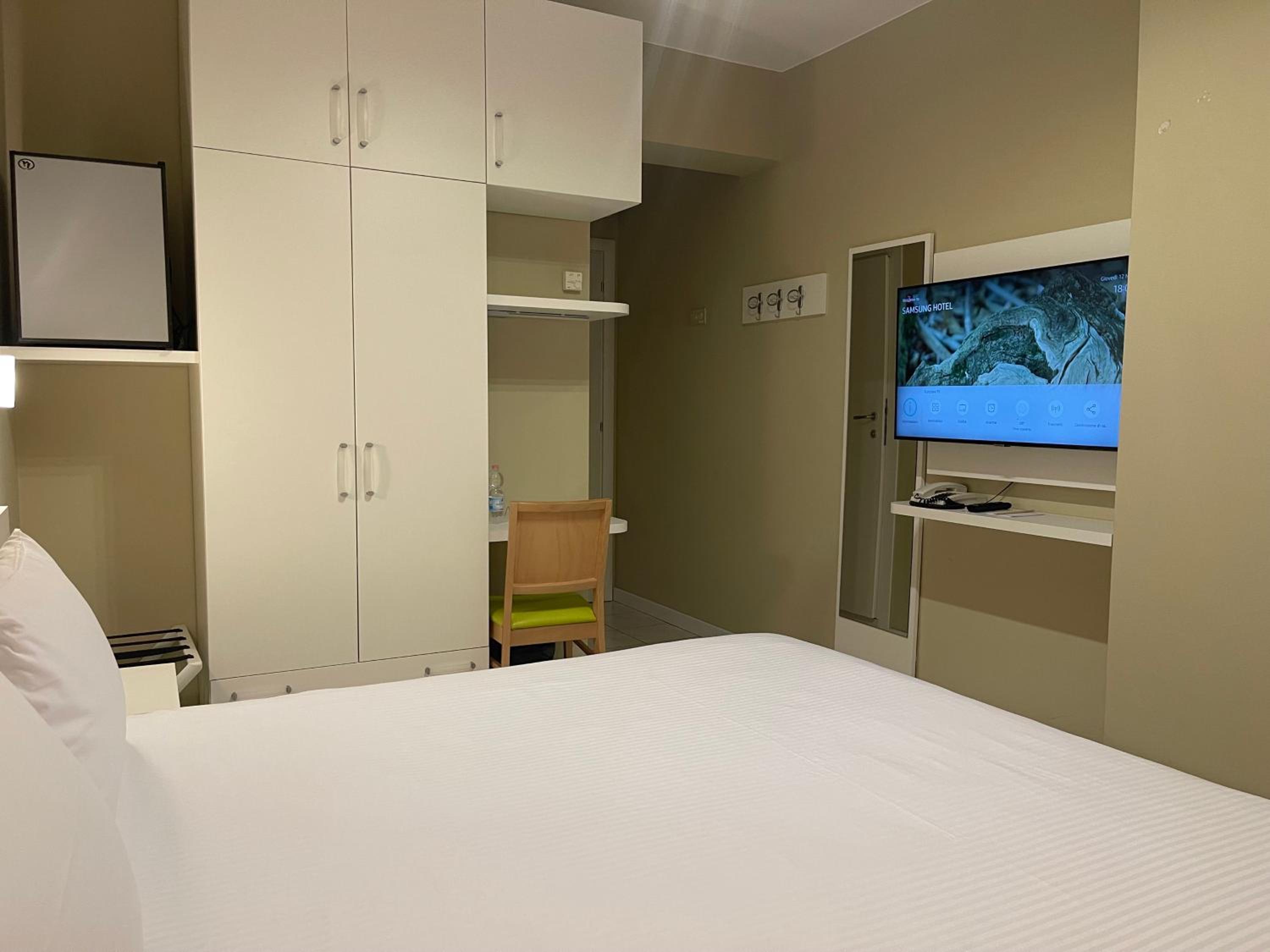 Standard Double Room - Photo 5