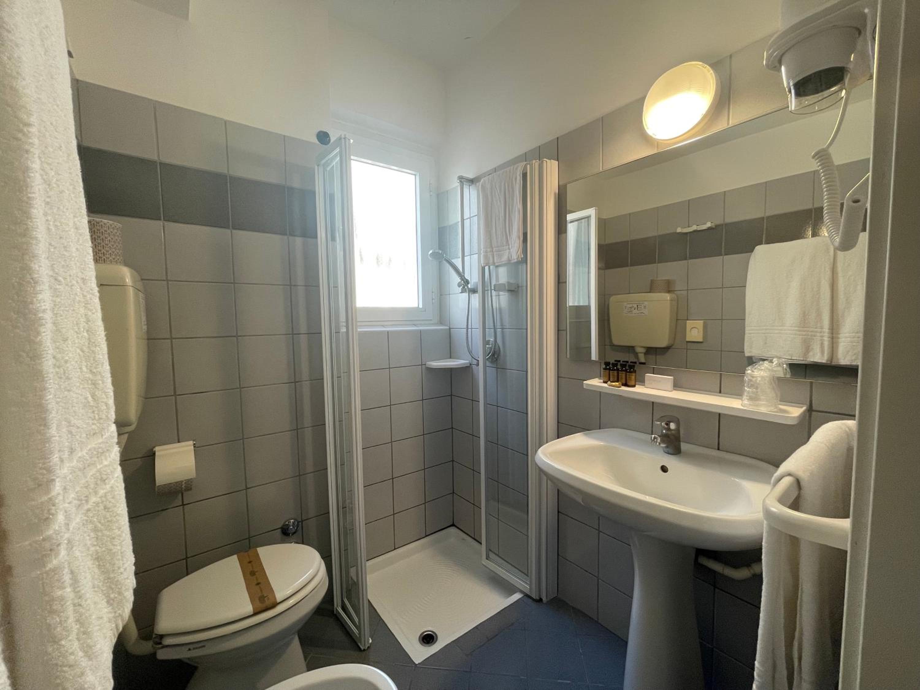 Standard Double Room - Photo 4