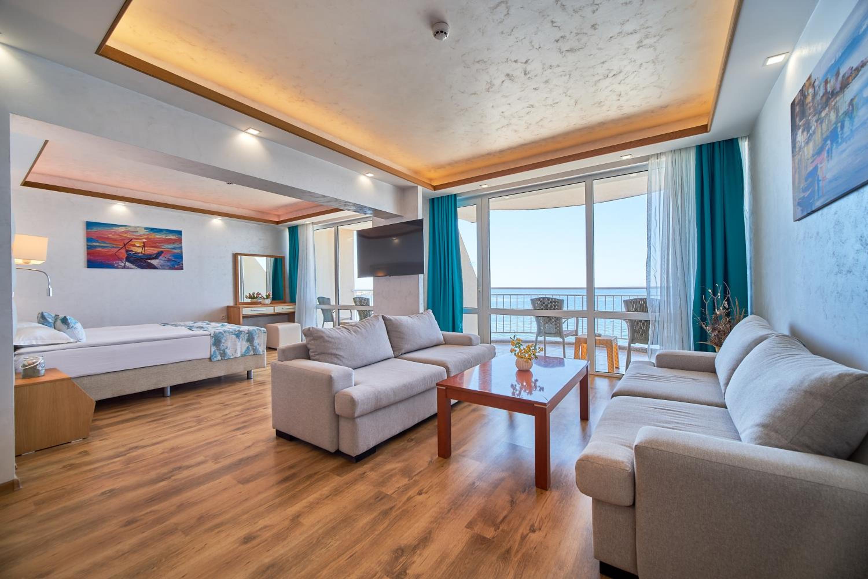 Junior Suite with Terrace and Front Sea View - Photo 1