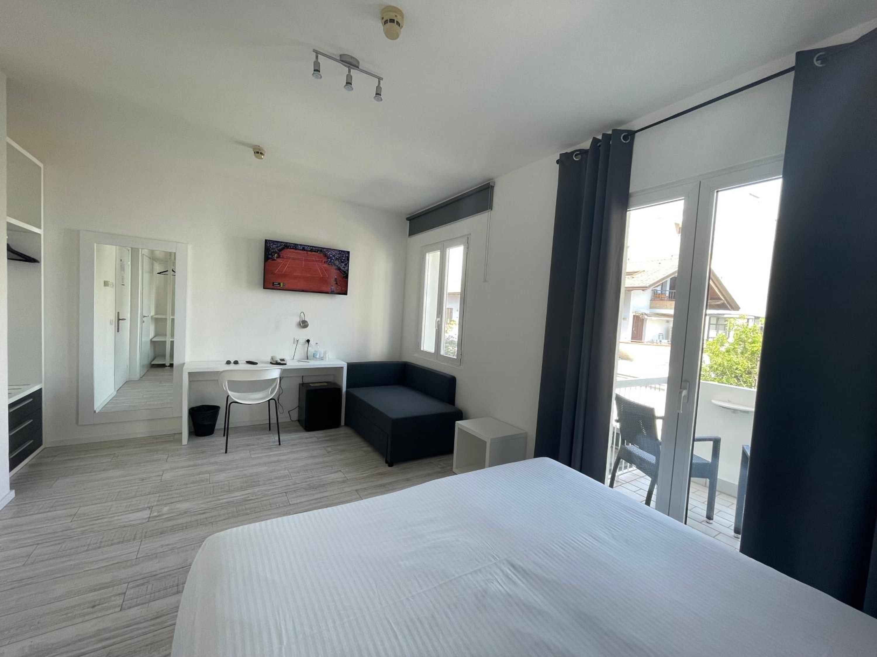 Superior Double Room - Photo 8