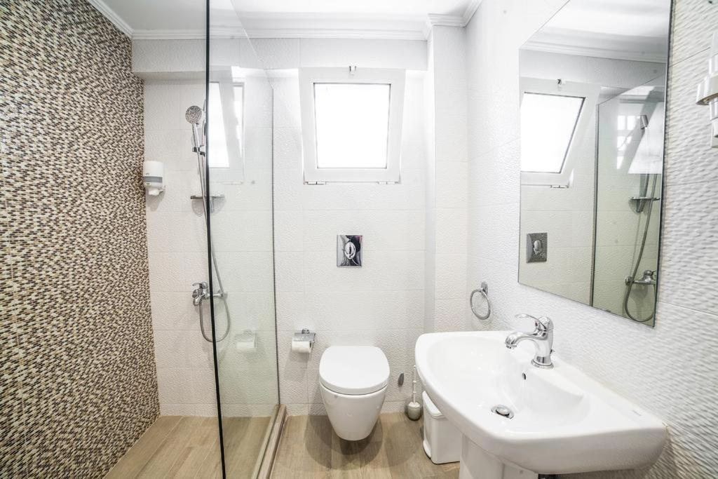 Quadruple Room - Photo 8