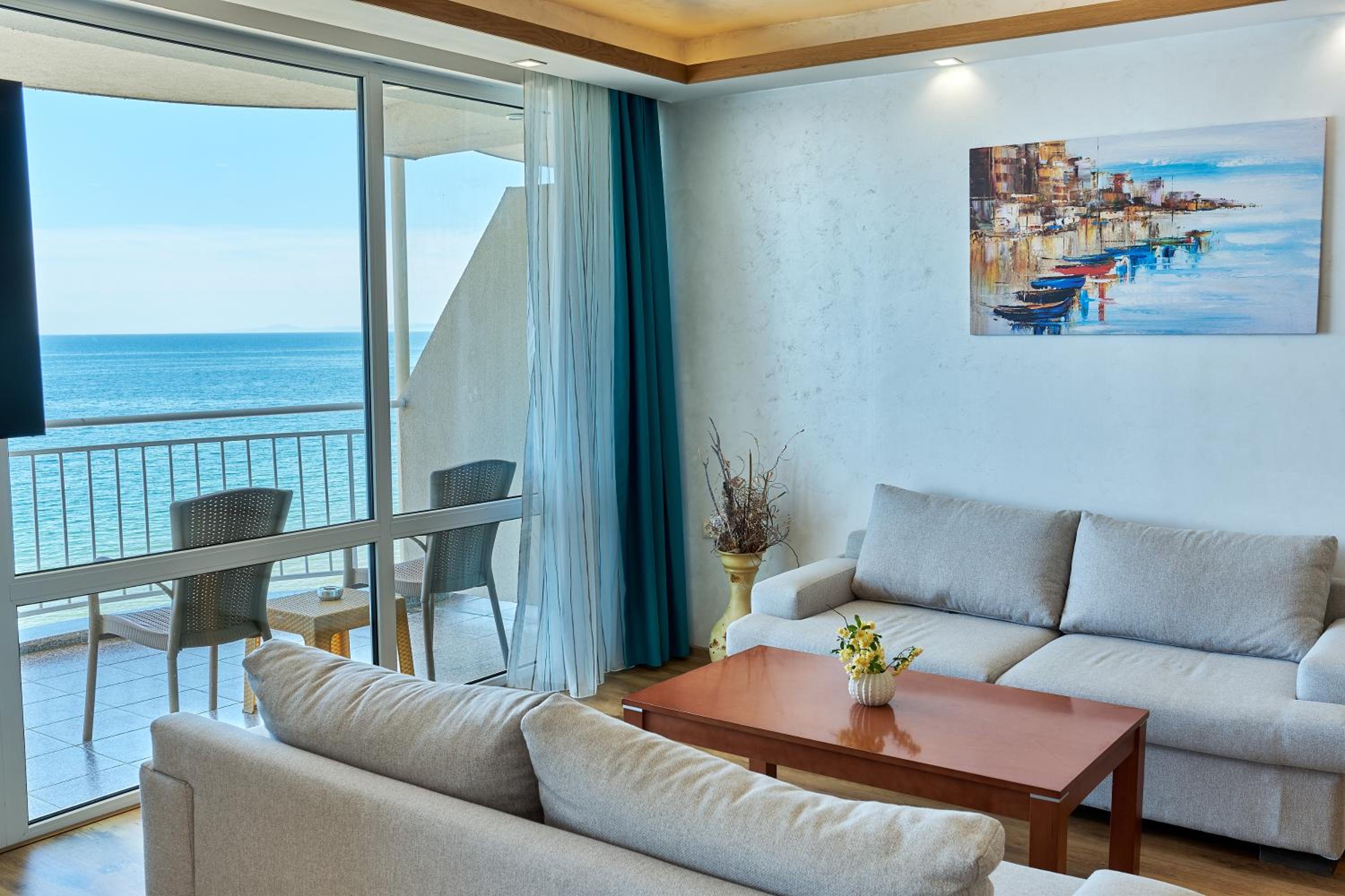 Junior Suite with Terrace and Front Sea View - Photo 4