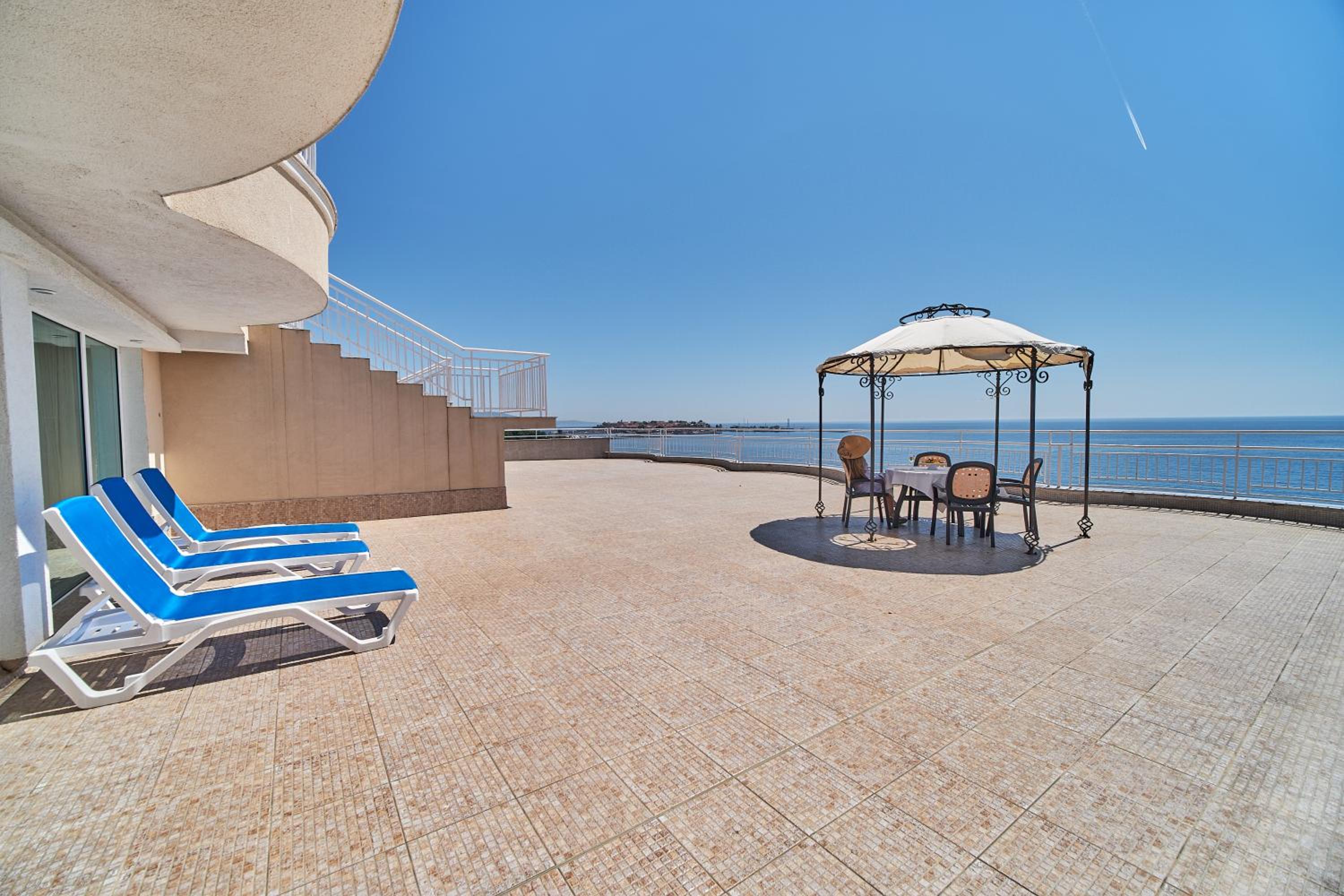 Deluxe Junior Suite with Terrace and Front Sea View  - Photo 3