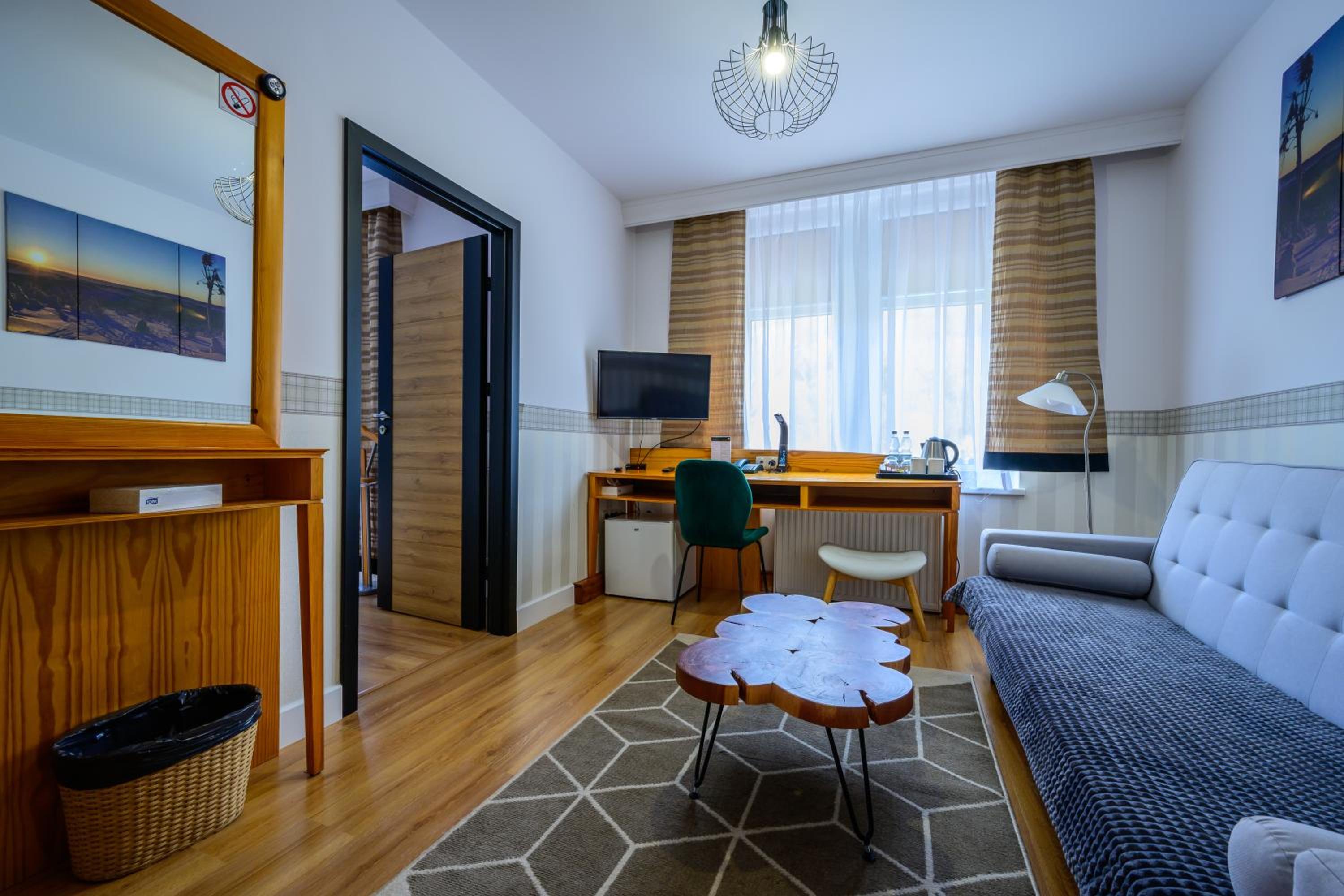 King Suite with Balcony photo 3