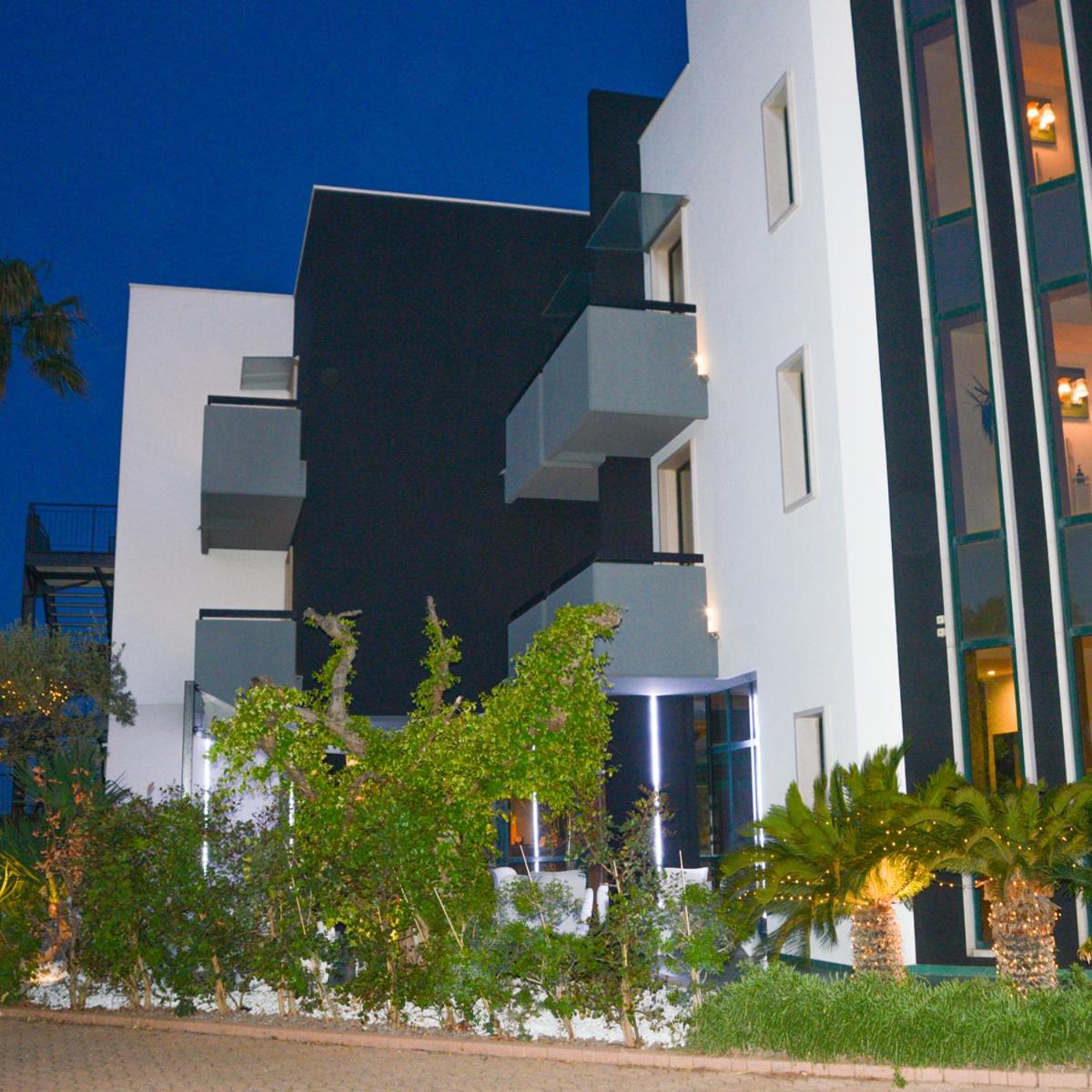 Triple Room with Balcony - Photo 3