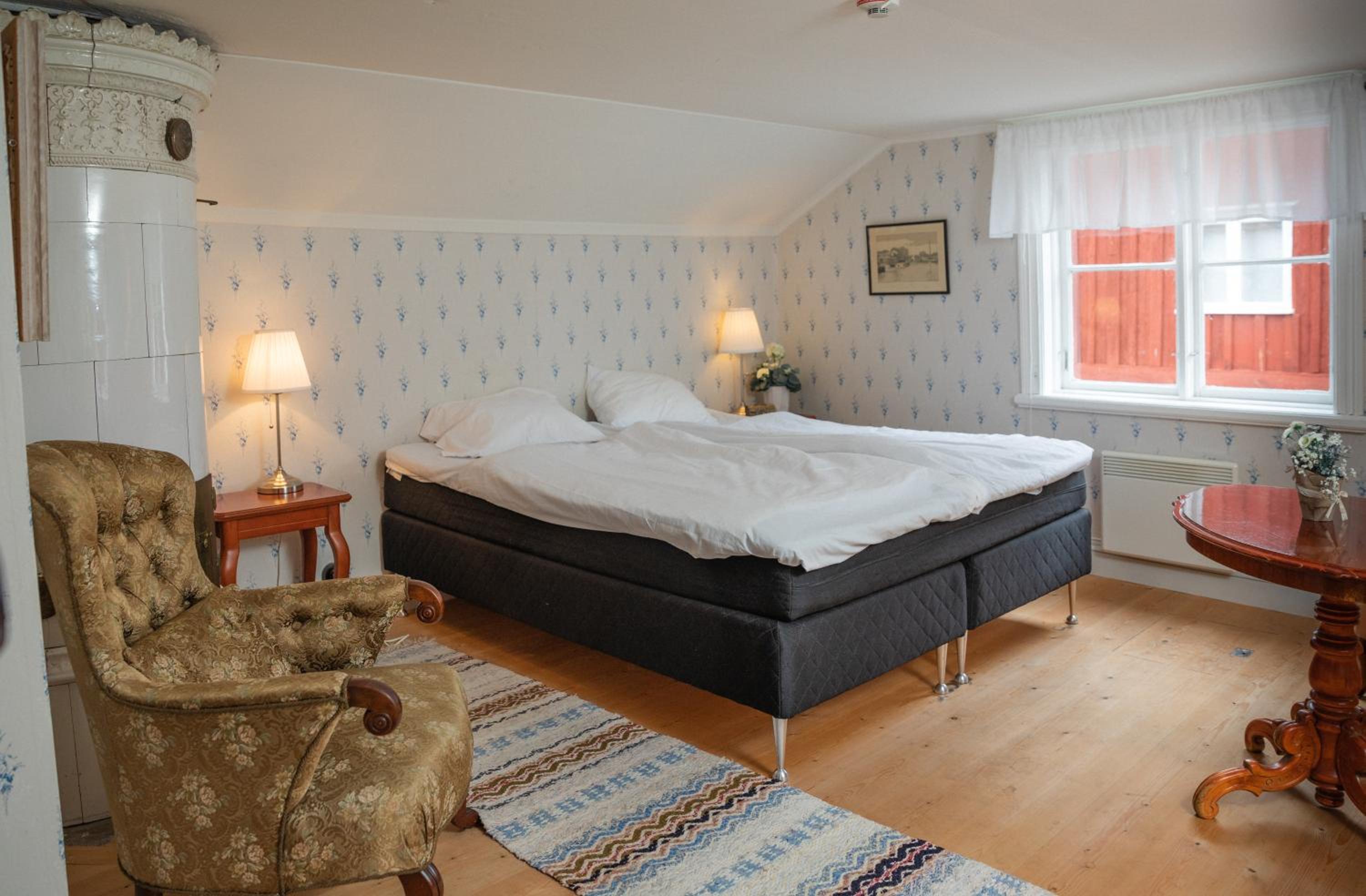 Double Room with Shared Bathroom