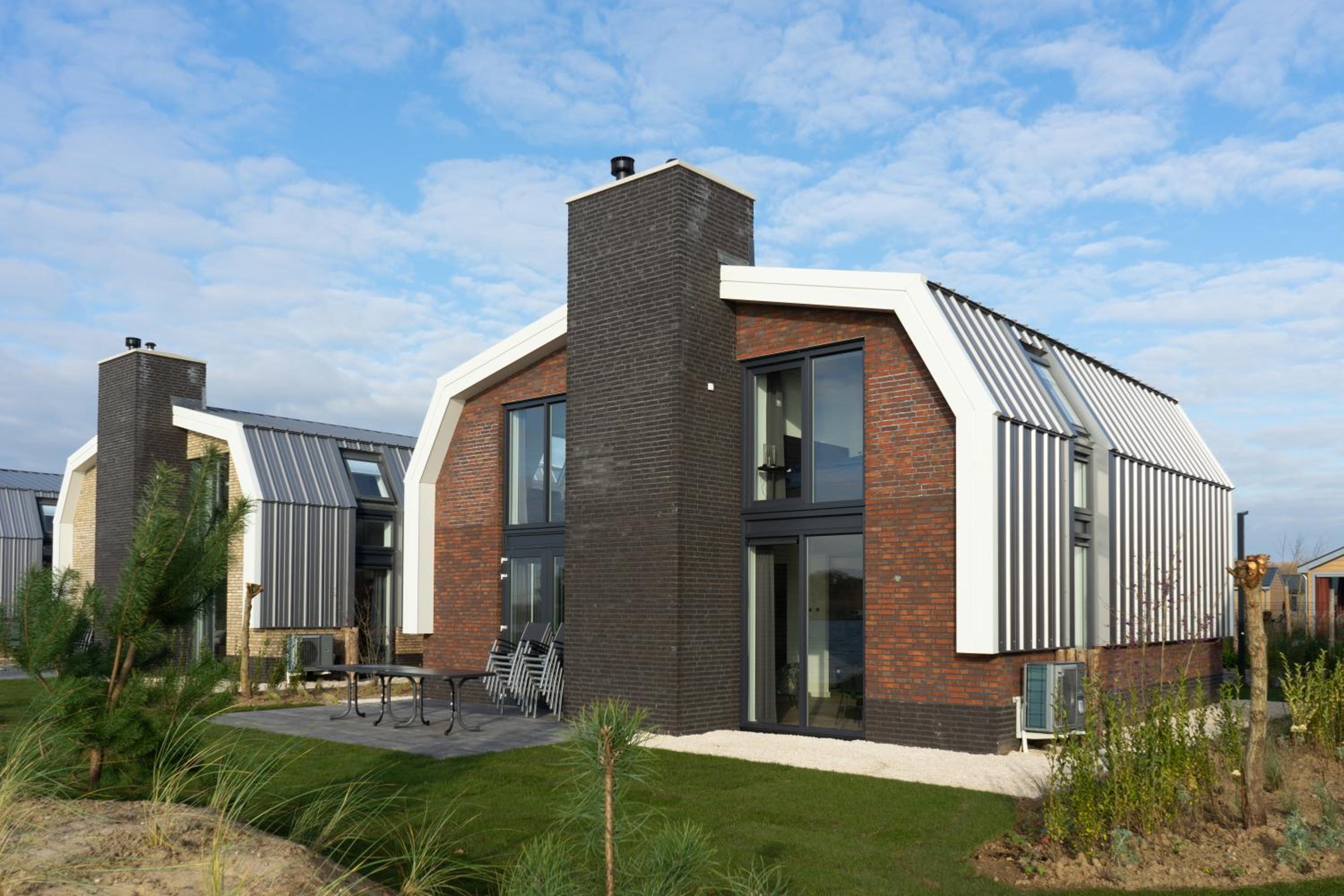 Villa photo 2