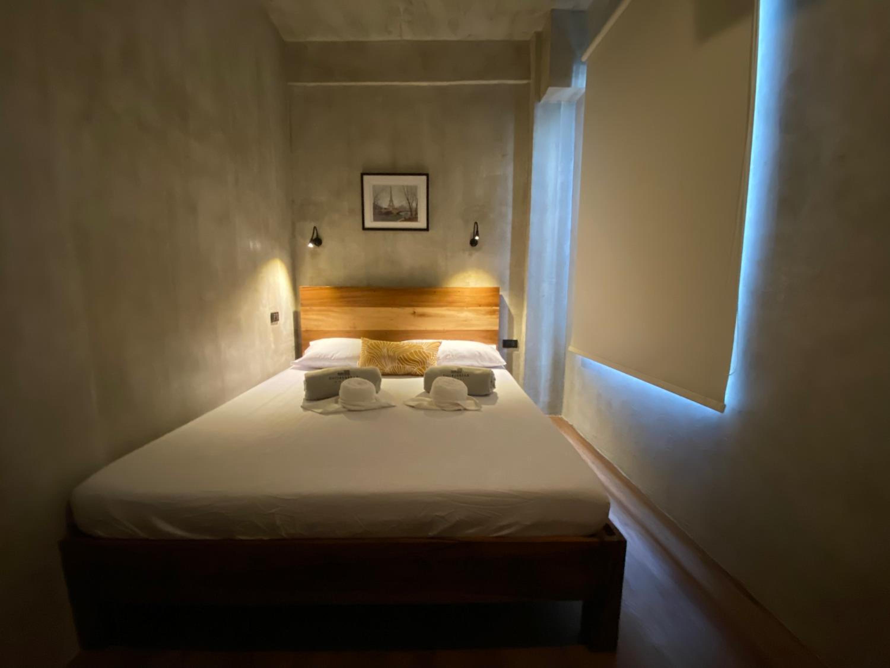 Standard Queen Room - Photo 8
