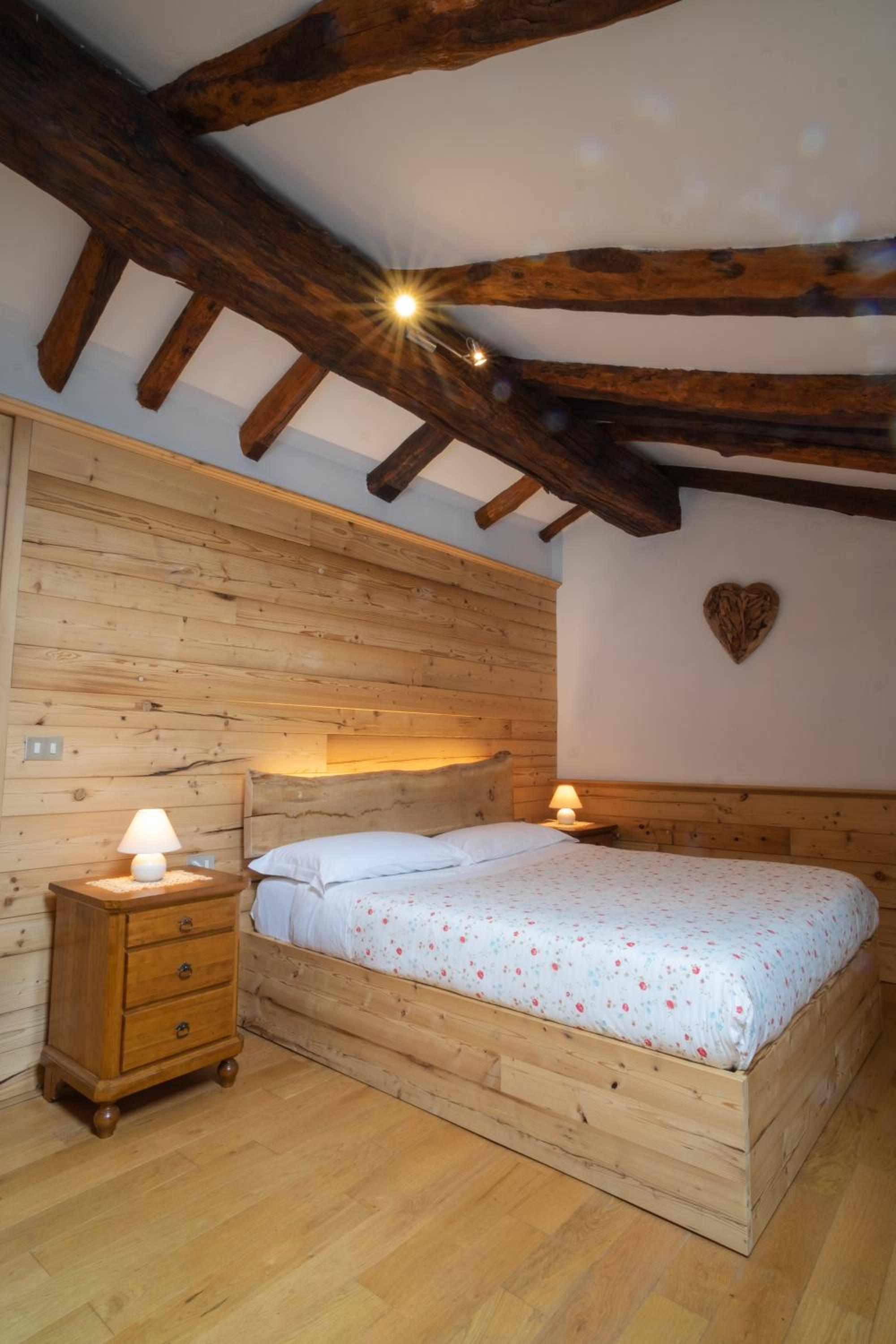 Three-Bedroom House - Photo 2