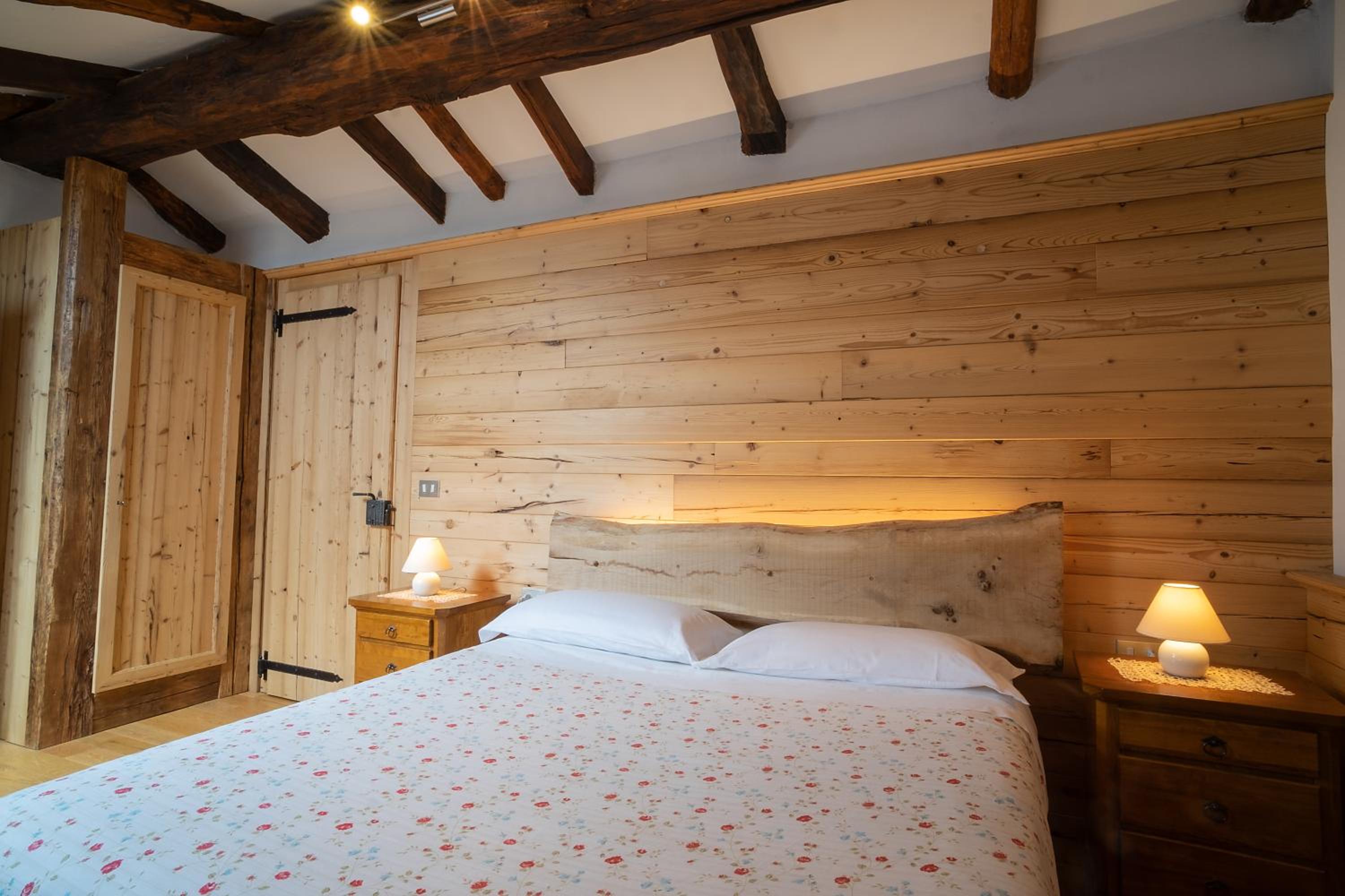 Three-Bedroom House - Photo 4