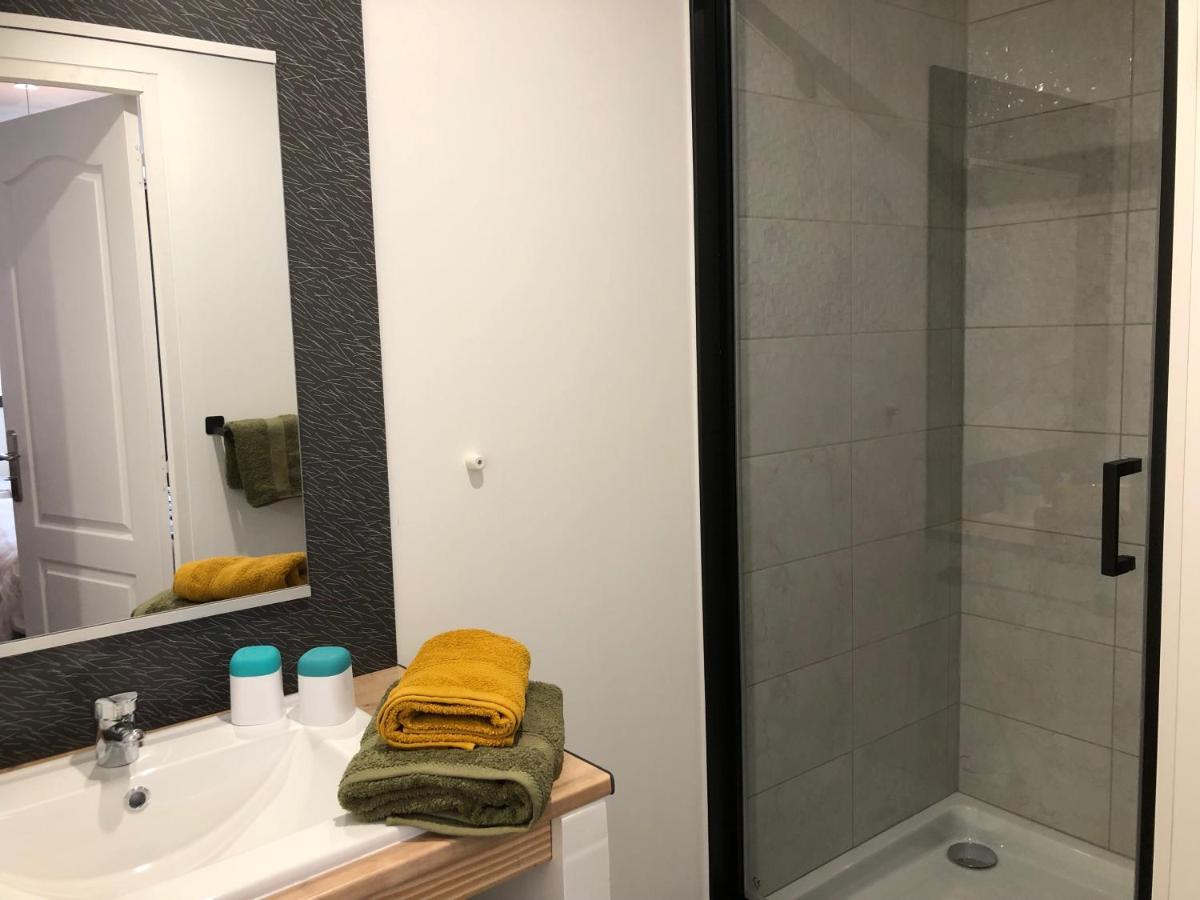 Double Room with Private Bathroom - Photo 10