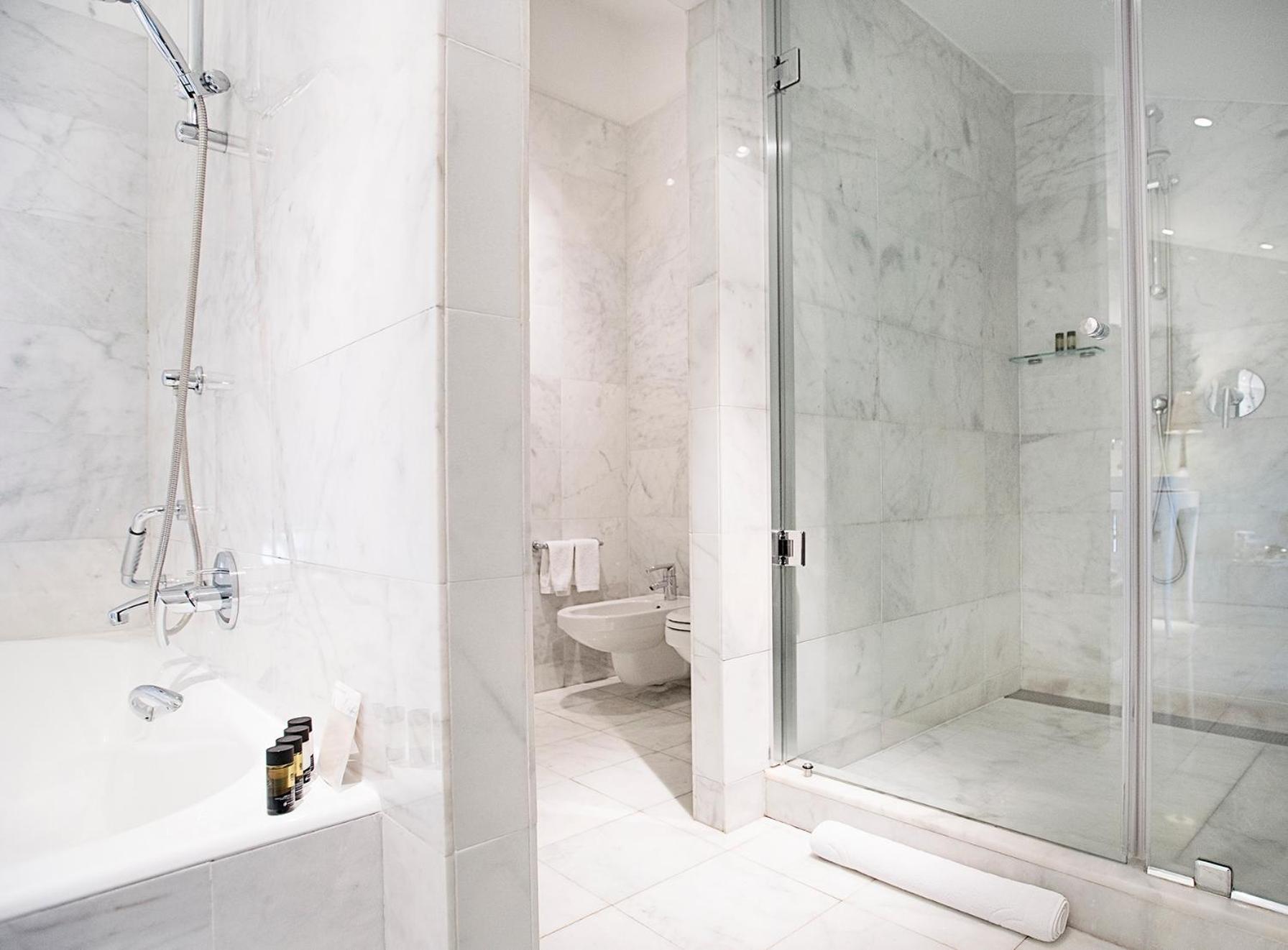 Superior Suite - Photo 6