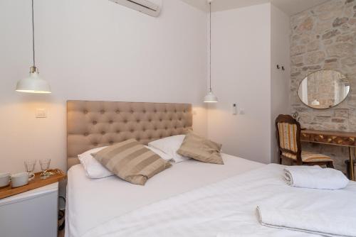 Double Room - Photo 8