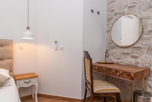 Double Room - Photo 10