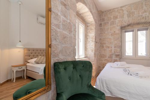 Double Room - Photo 12