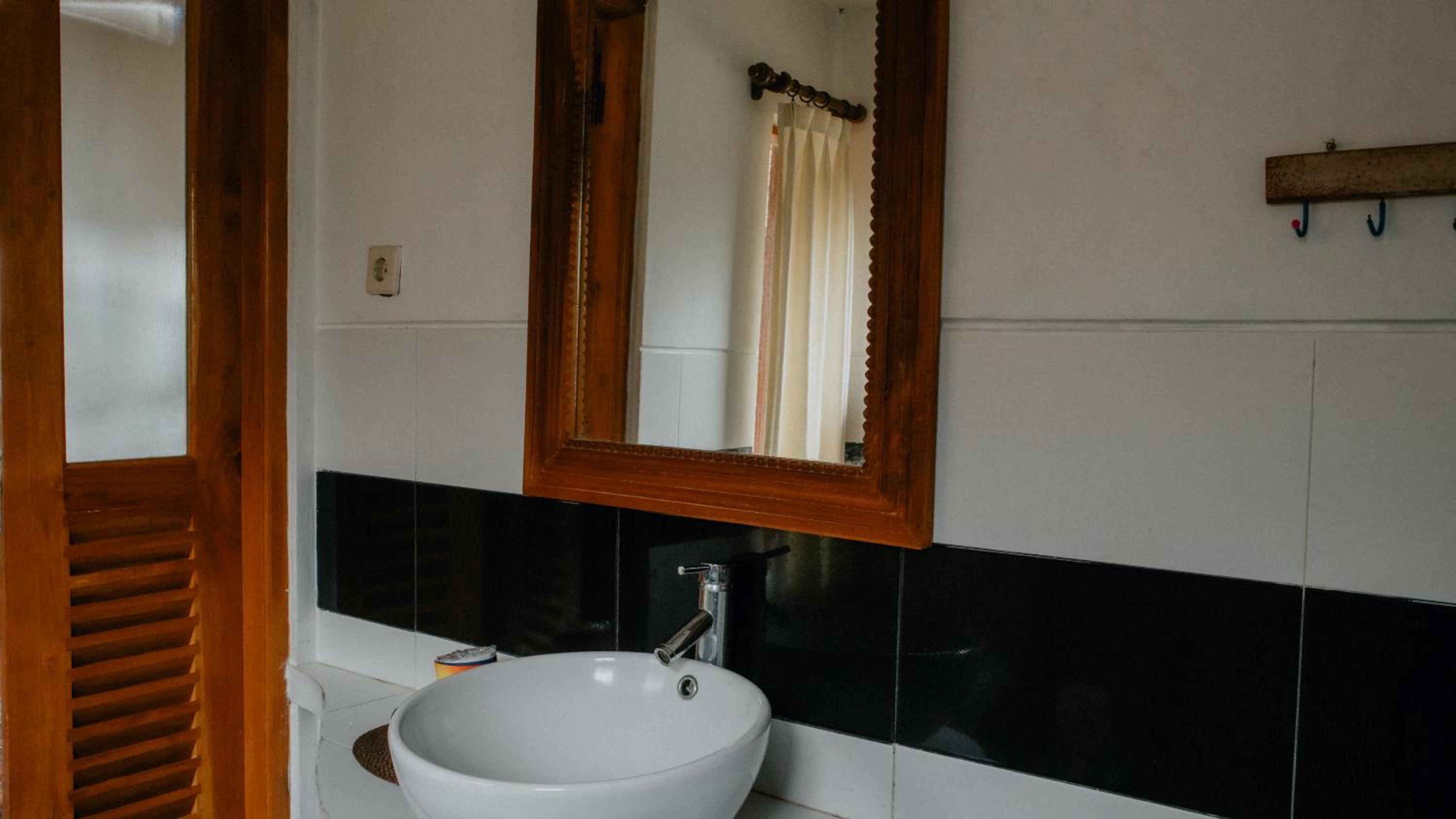 Standard Double Room - Photo 8